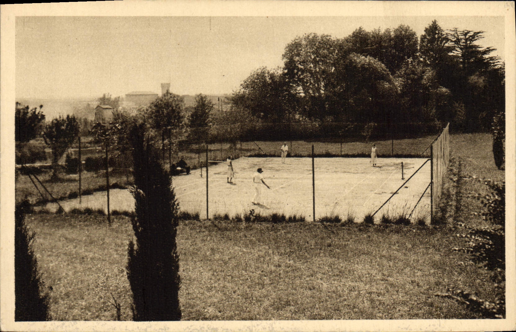 CPA Tennis Provence Le Pavillon Salon de Provence Ricard Vue sur le parc et sur le salon