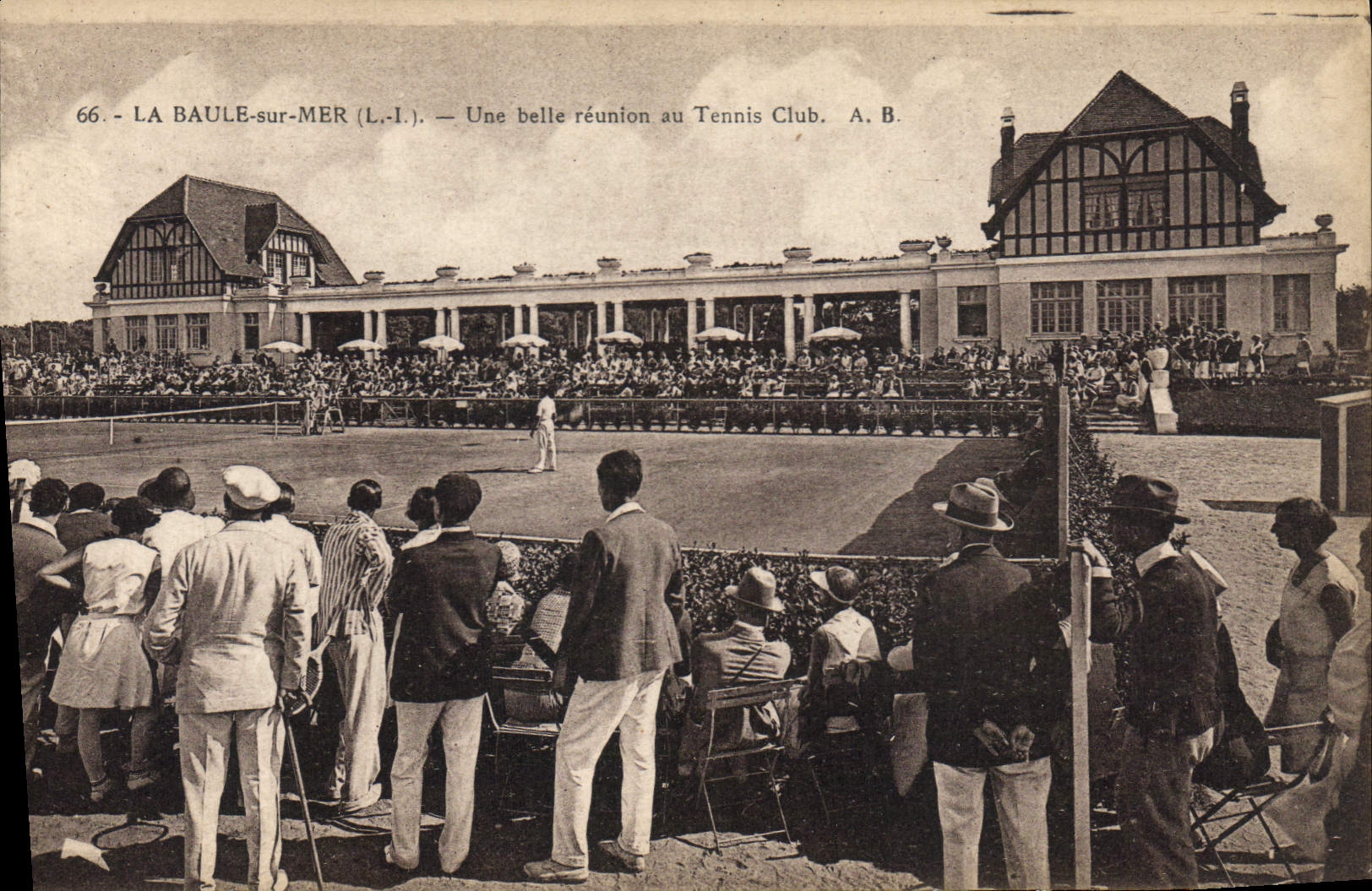 Postal La Baule sobre Mar una bonita reunión al Tenis club