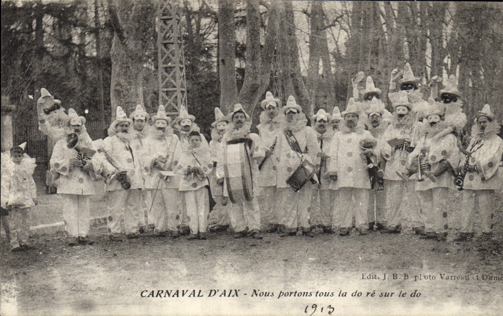 CPA Fantaisie Pierrot Carnaval d'Aix Nous portons tous la do re sur le do 