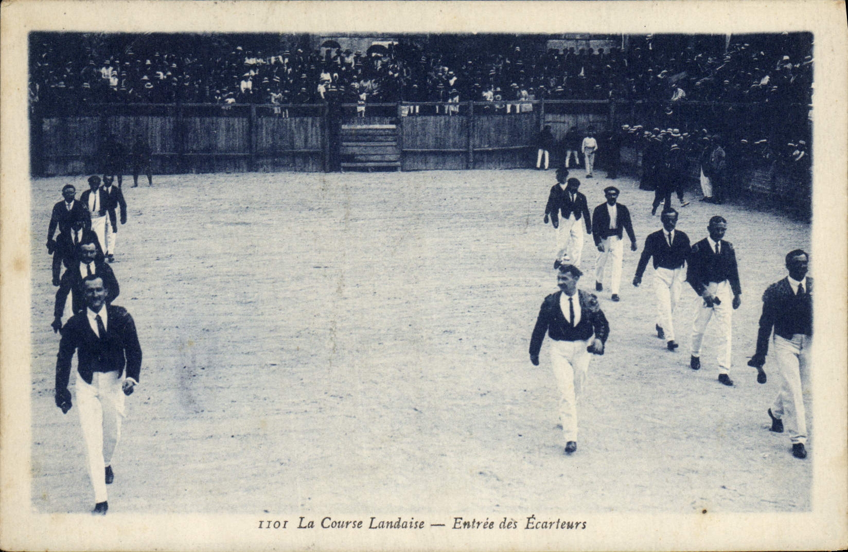 CPA Corrida Course de taureaux La course landaise Entree des ecarteurs