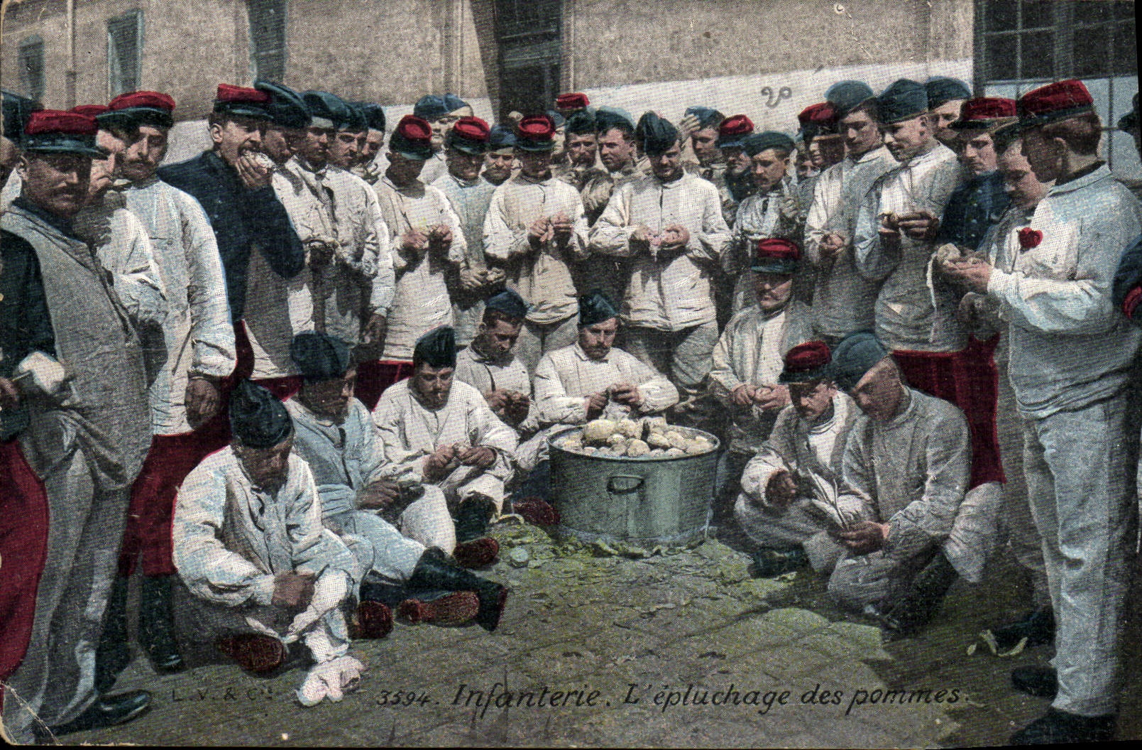 CPA Militaria Infanterie L'epluchage des pommes 