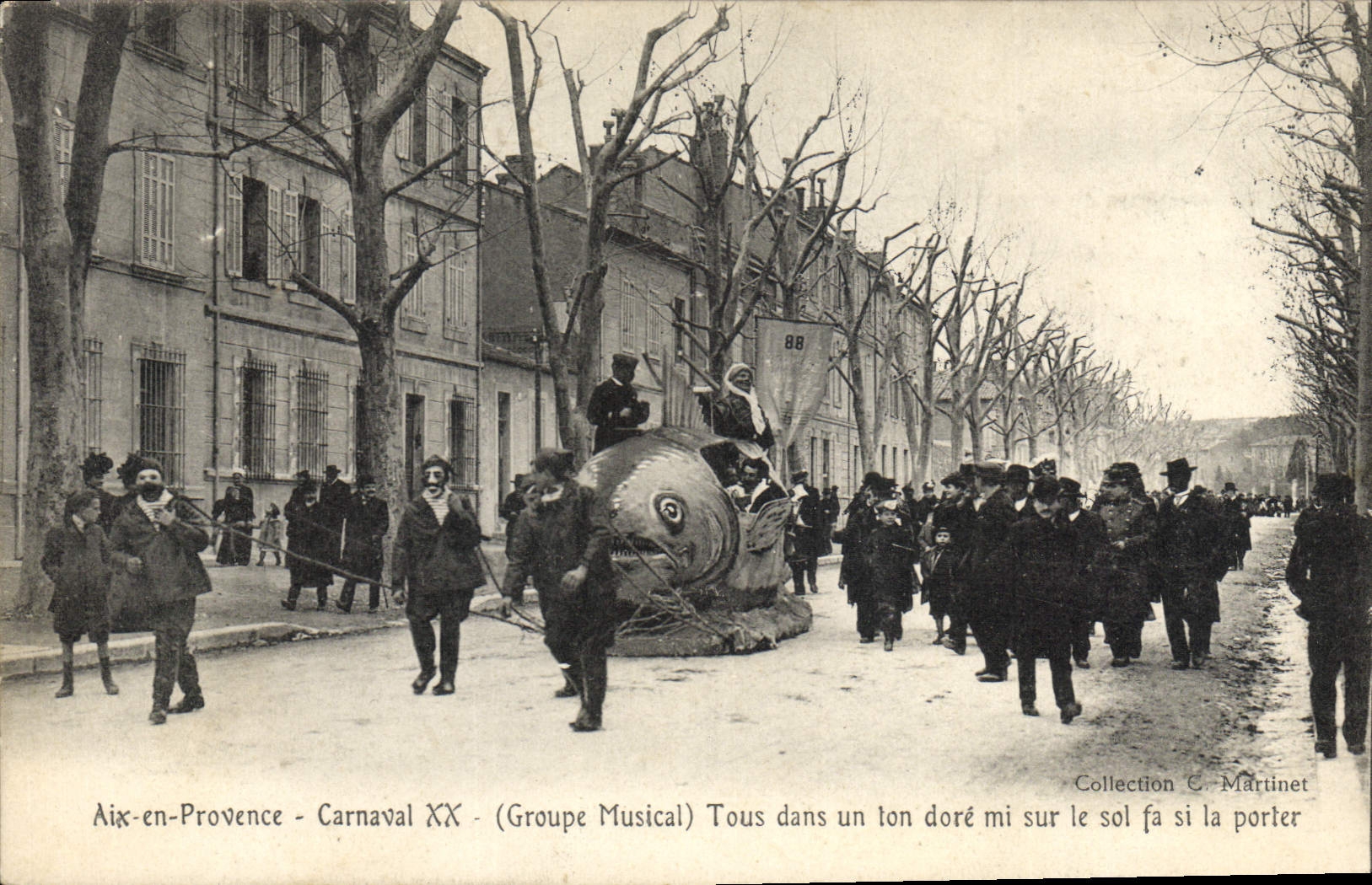 CPA Carnaval XX Groupe musical Tous dans un ton dore sur le sol fa si la porter Aix en Provence 