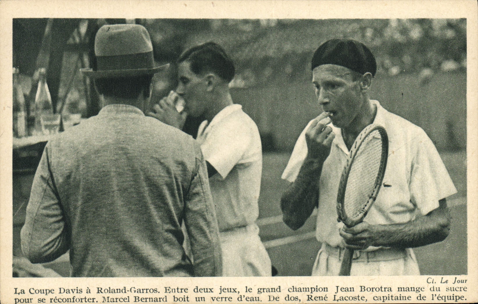 CPA Tennis La Coupe Davis a Roland-Garros Jean Borotra mange du sucre Rene Lacoste Marcel Bernard