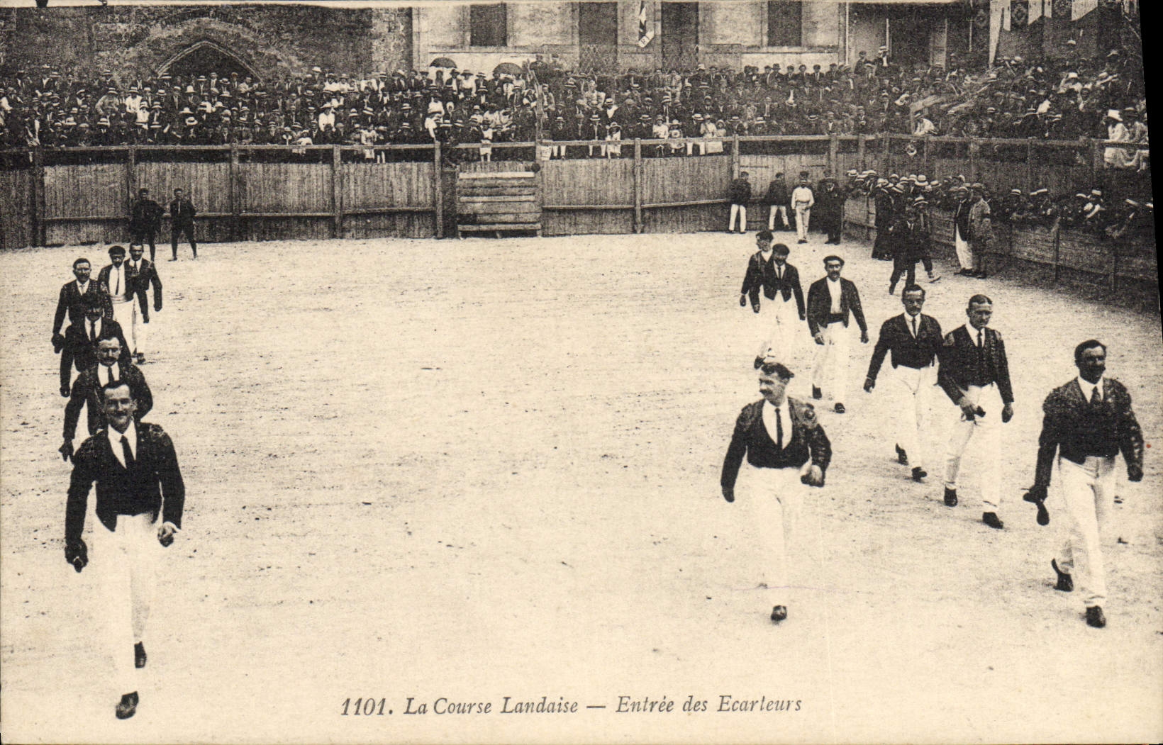 CPA Corrida Course de taureaux La course landaise Entree des Ecarteurs