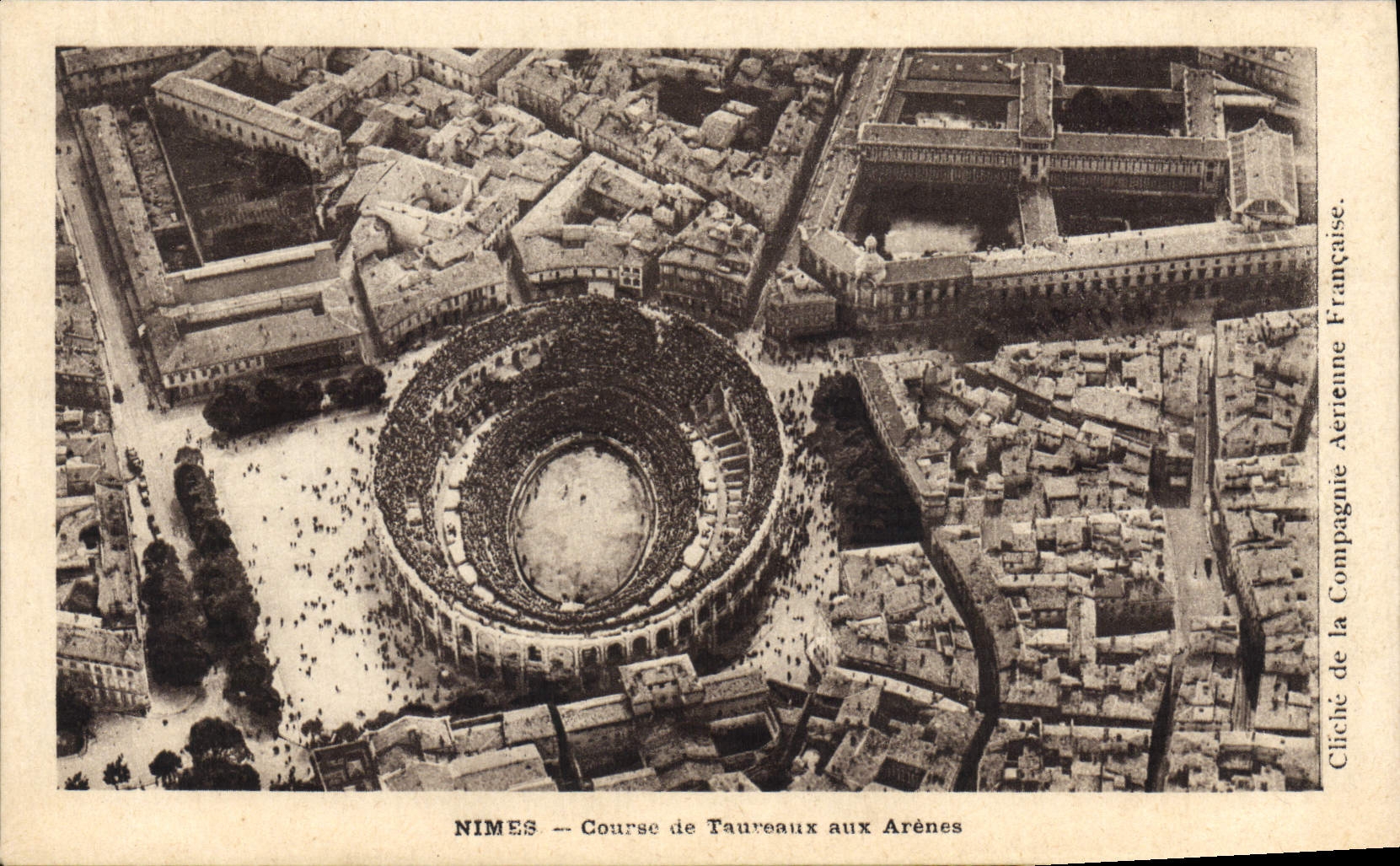 CPA Corrida Course de taureaux aux arenes Nimes