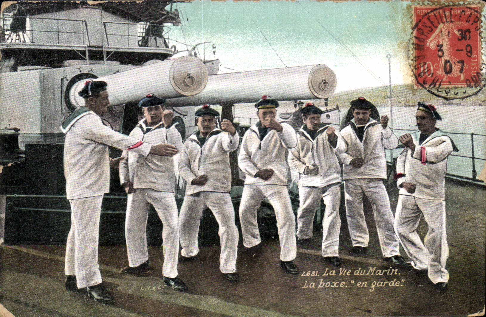 CPA Militaria La vie du marin La boxe En garde