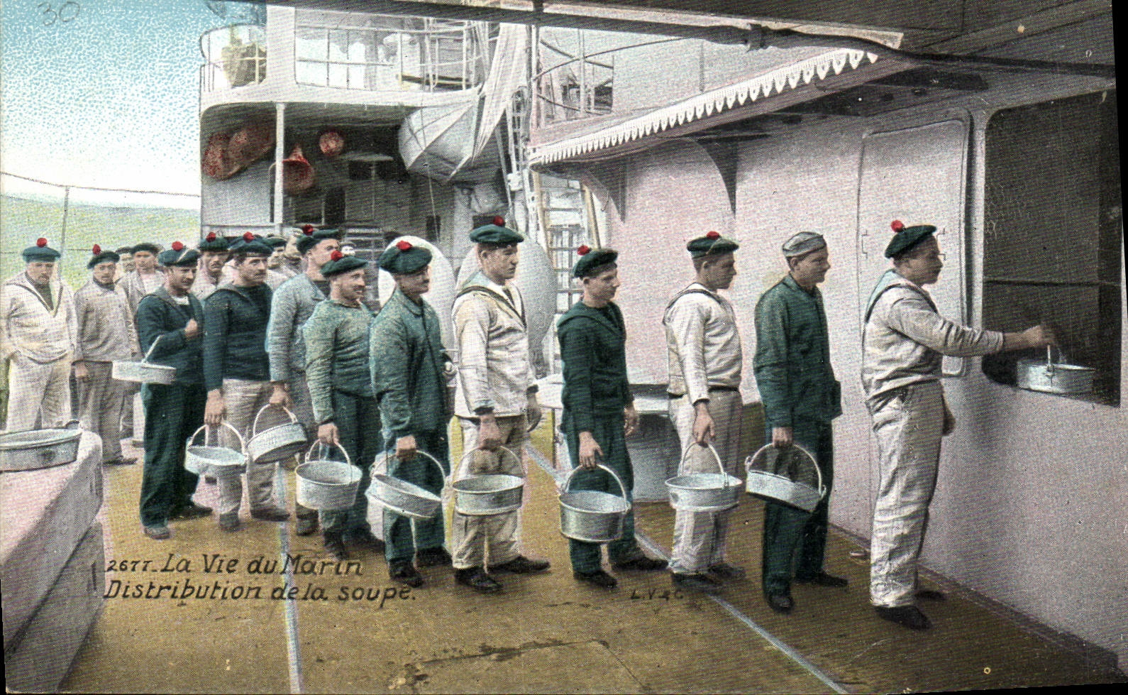 CPA Militaria La vie du marin Distribution de la soupe