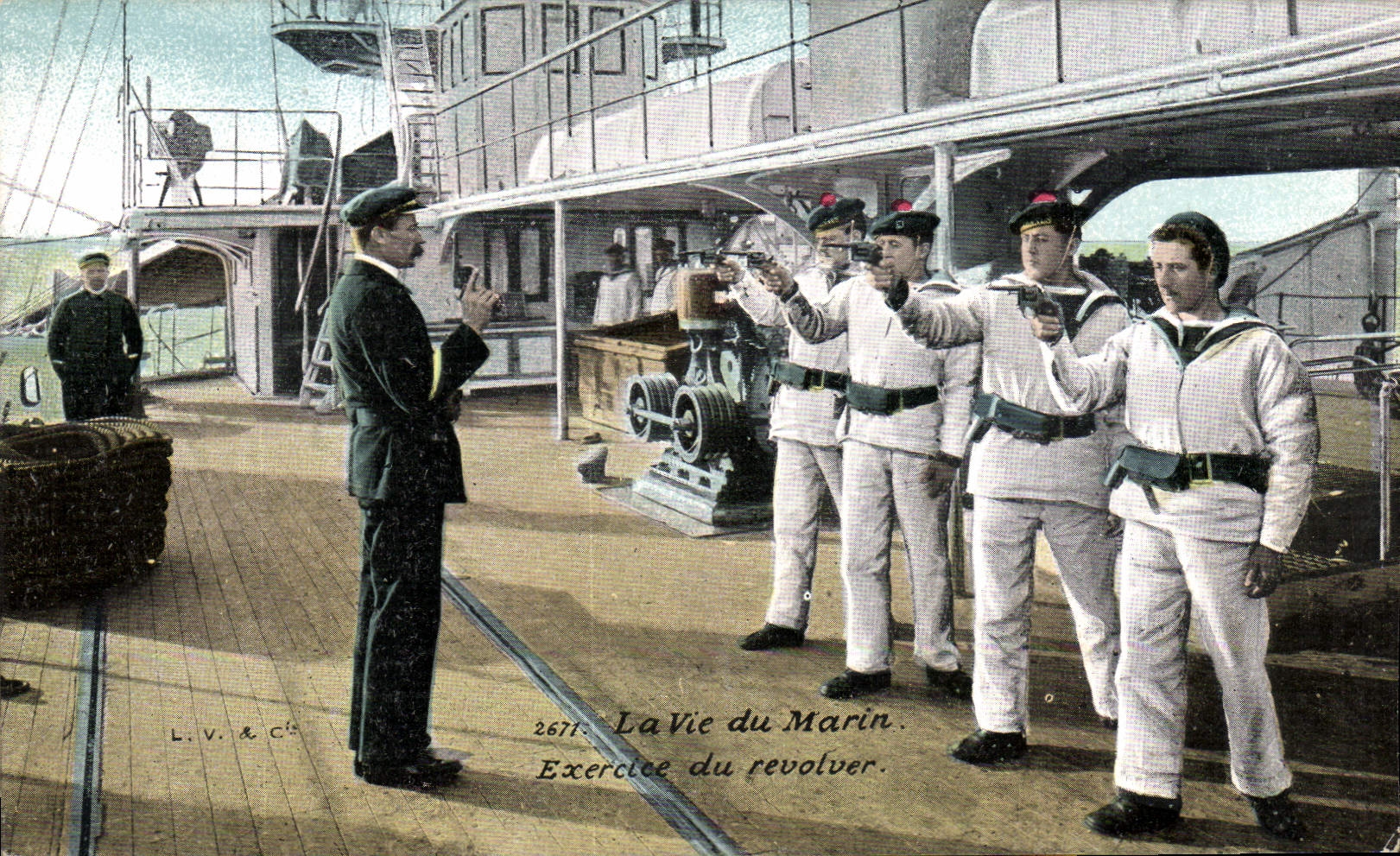 CPA Militaria La vie du marin Exercice au revolver