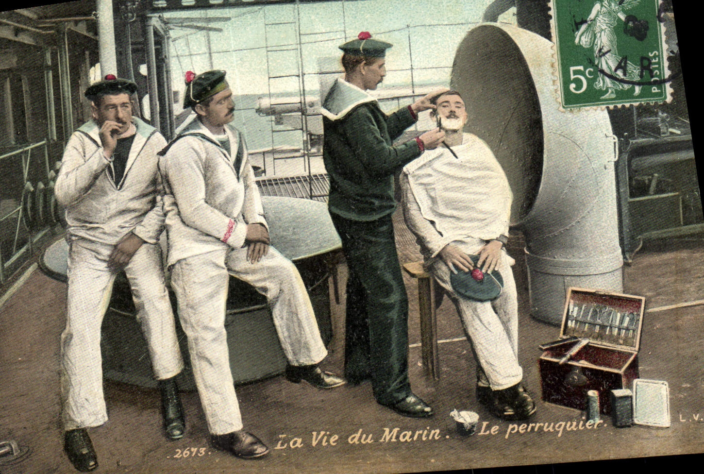 CPA Militaria La vie du marin Le perruquier Coiffeur