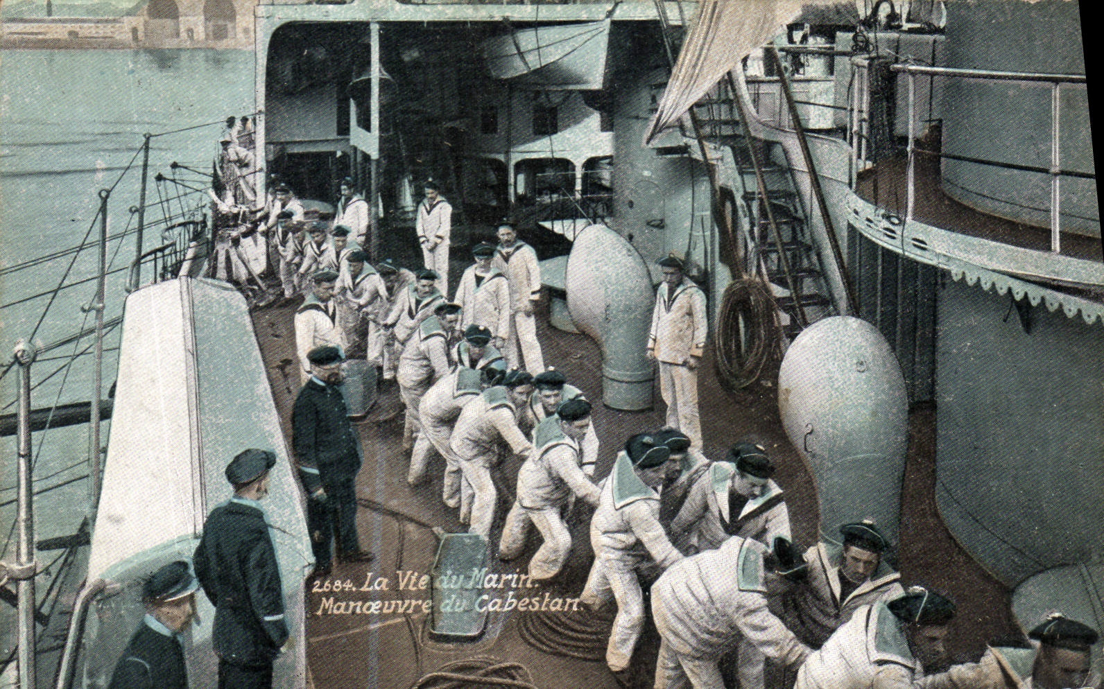 CPA Militaria La vie du marin Manoeuvre du Cabestan