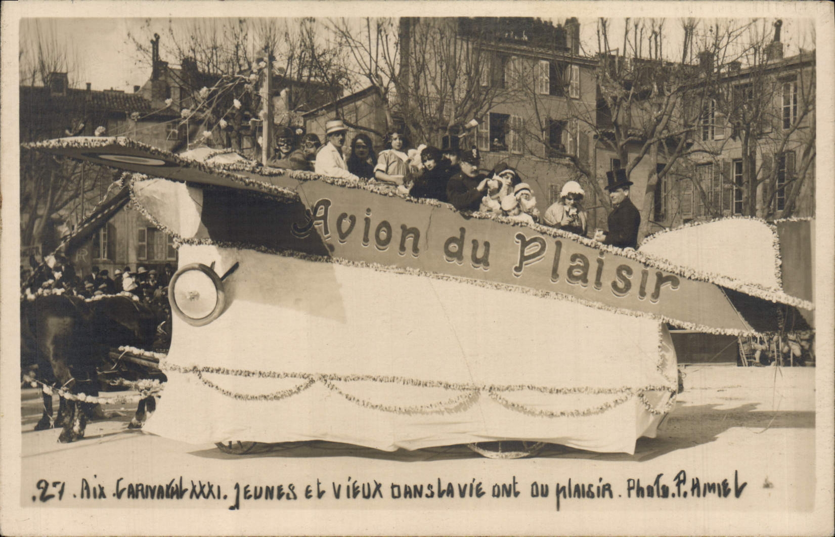 CPA Carnaval Aix en Provence Avion du plaisir Aviation 