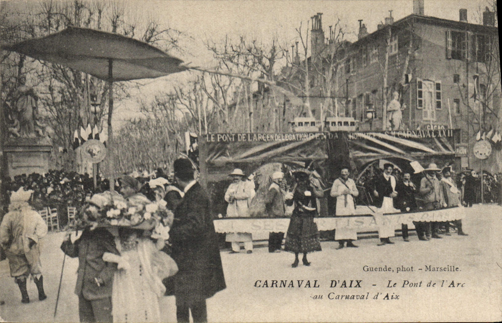CPA Carnaval d'Aix Le pont de l'Arc au carnaval d'Aix Aix en Provence