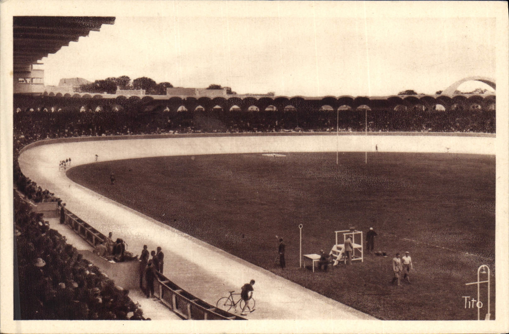 CPA Stade municipal Le grand tournant Nord Le controle Bordeaux 