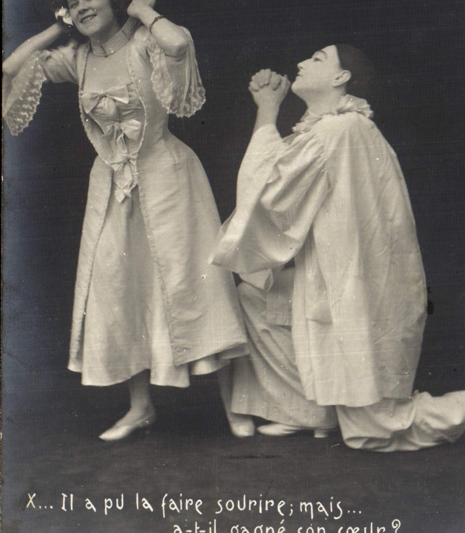 Vintage Postcard Pïerrot It could make it smile Pierrots