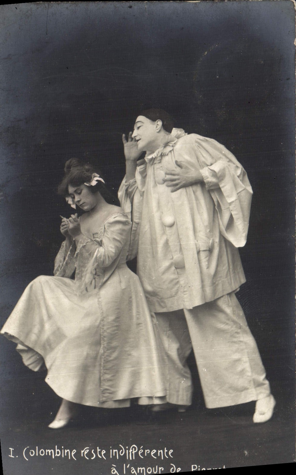 Vintage Postcard Pïerrot Colombine Pierrots remains indifferent