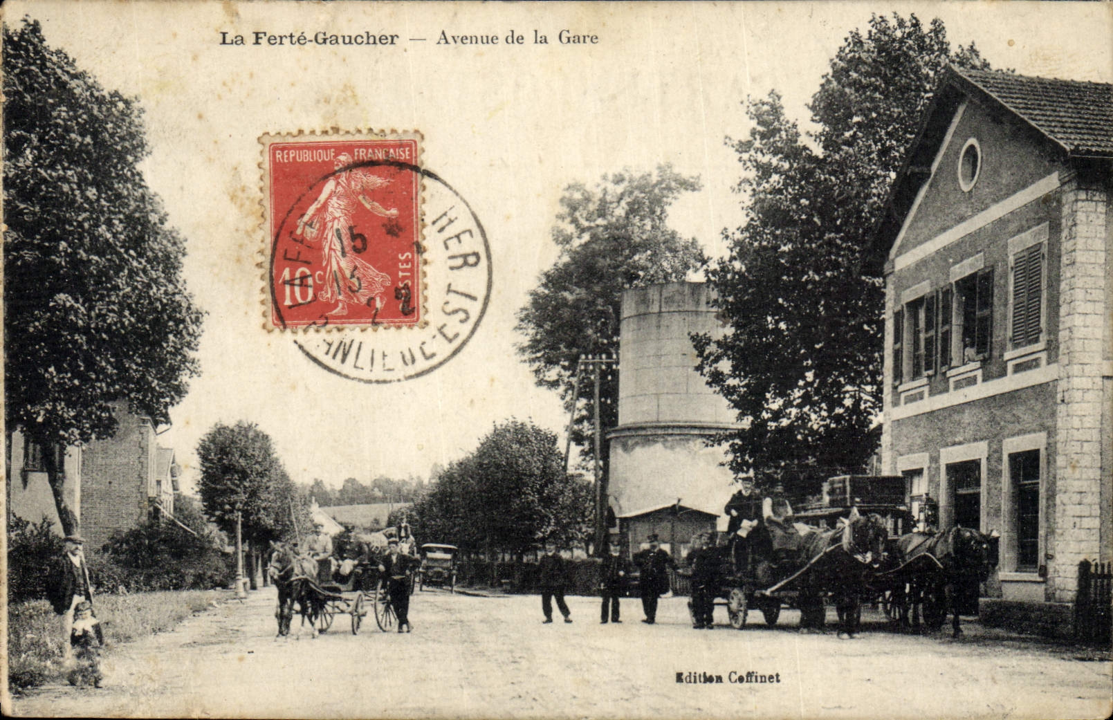 CPA Chateau d'eau La Ferte Gaucher Avenue de la Gare Caleche