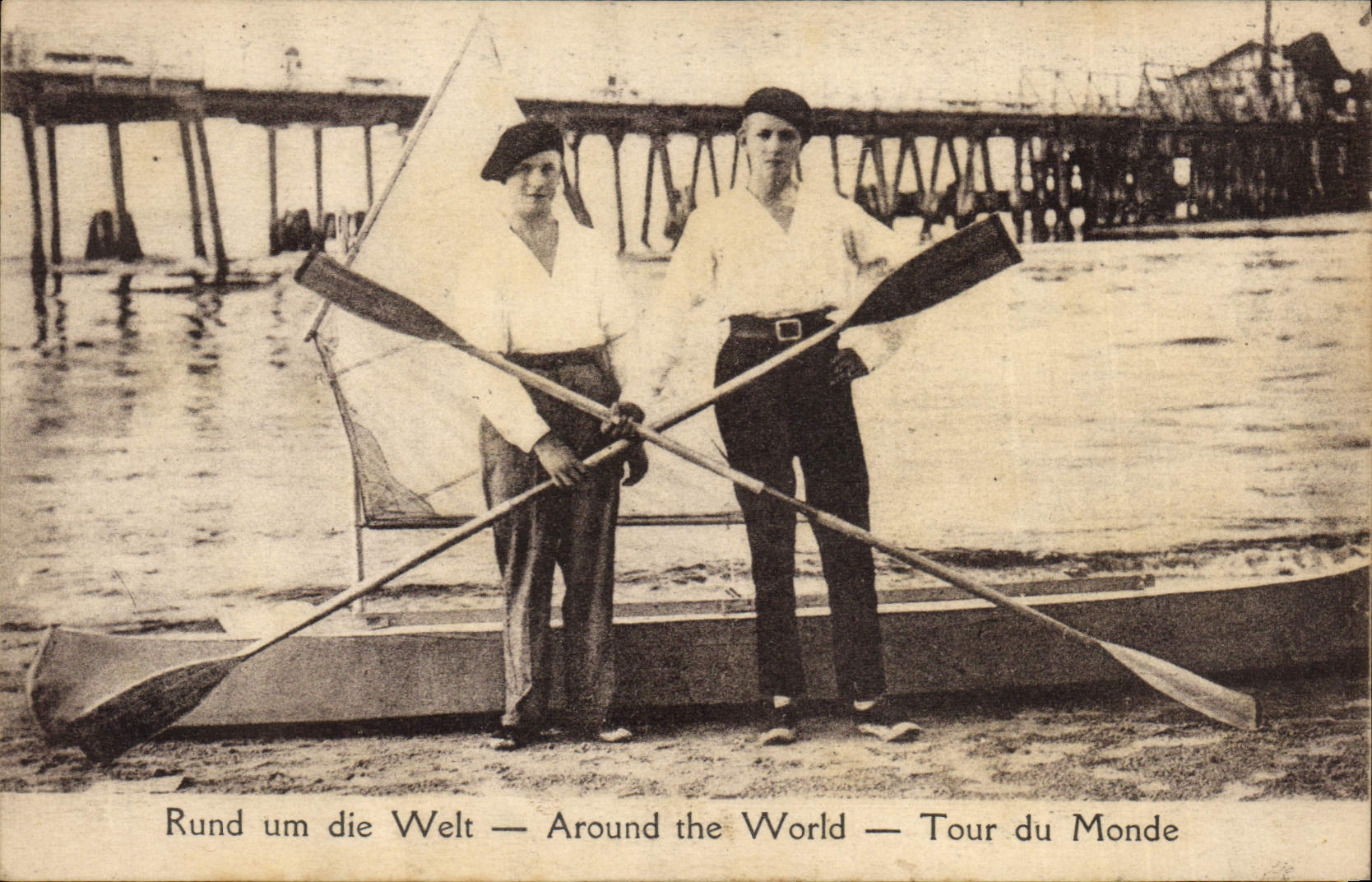 CPA Globe Trotters Globe-Trotters Tour du Monde Barque TOP