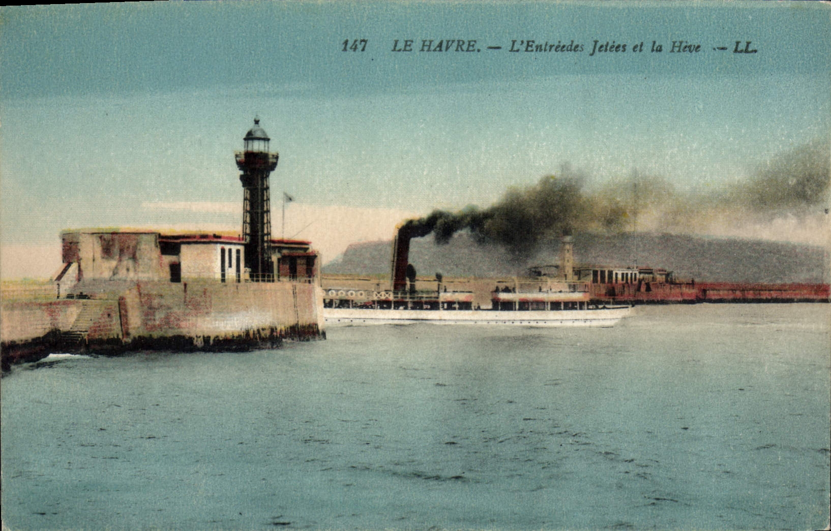 Vintage Postcard Headlight Le Havre the entry Thrown and Cuts it Boat
