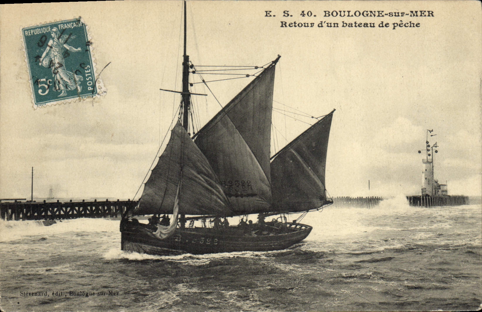 Postal PHARE Boulogne sobre Mar Vuelta de un barco pesquero