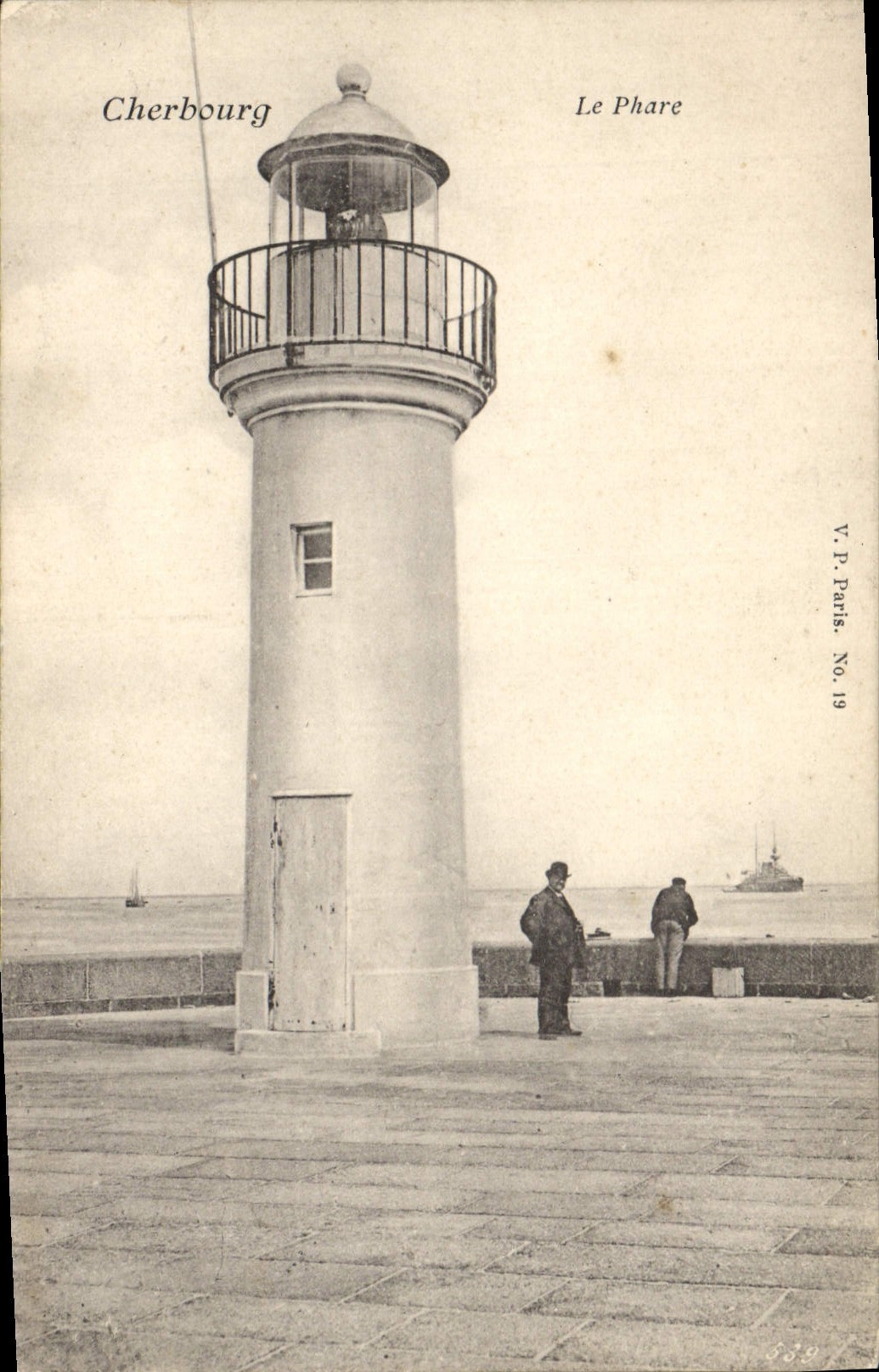 CPA Phare Cherbourg Bateau 