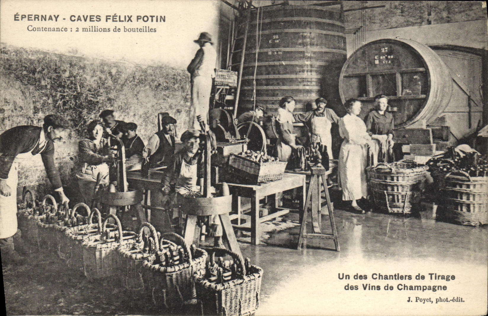 CPA Folklore Vigne Vendanges Epernay Caves Felix Potin Un des chantiers de tirage des vins de Champagne TOP