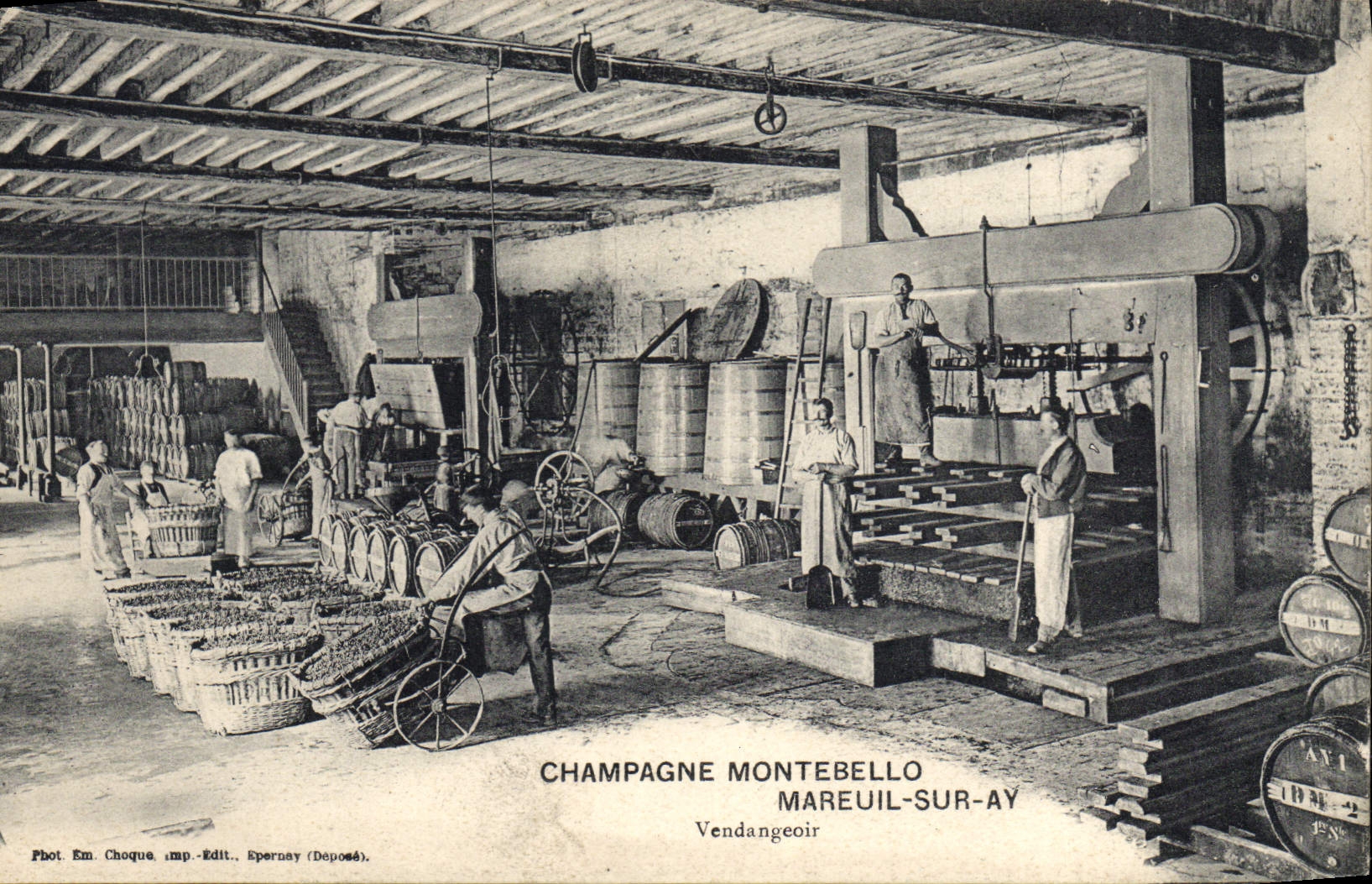 CPA Folklore Vigne Vendanges Champagne Montebello Mareuil sur Ay Vendangeoir TOP