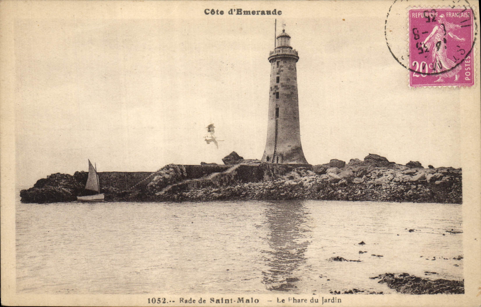 CPA Phare Rade de Saint Malo Le phare du jardin