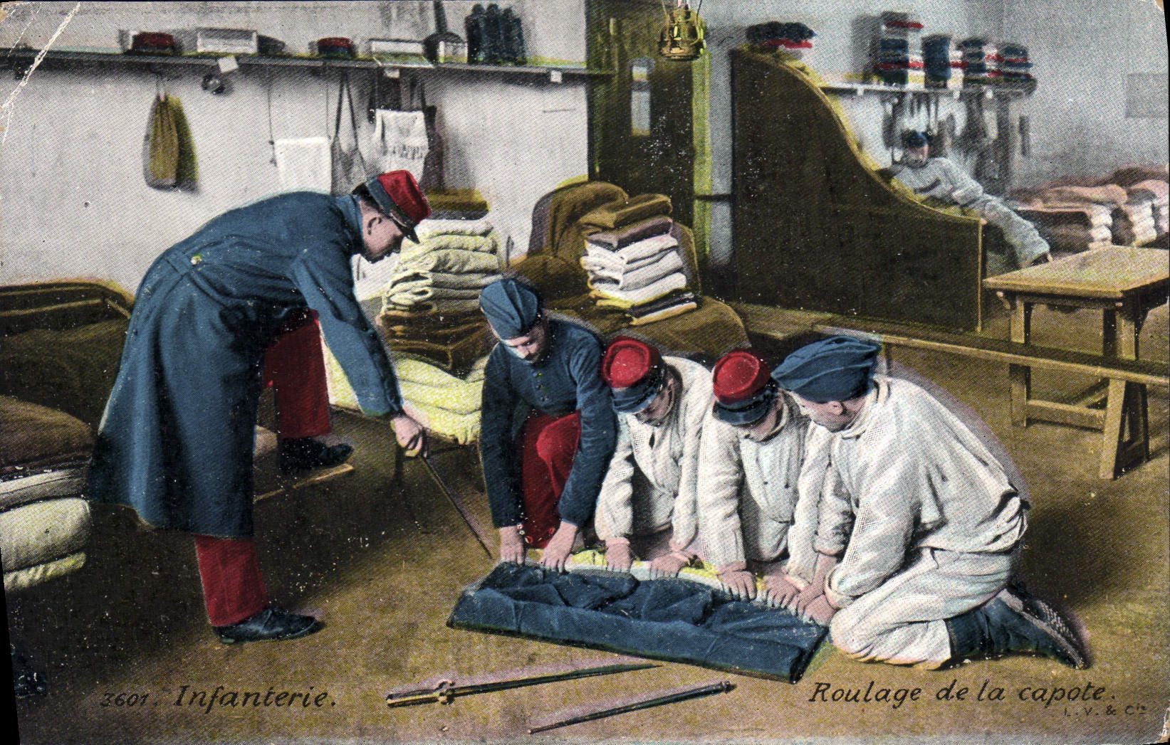 CPA Militaria Infanterie Roulage de la capote