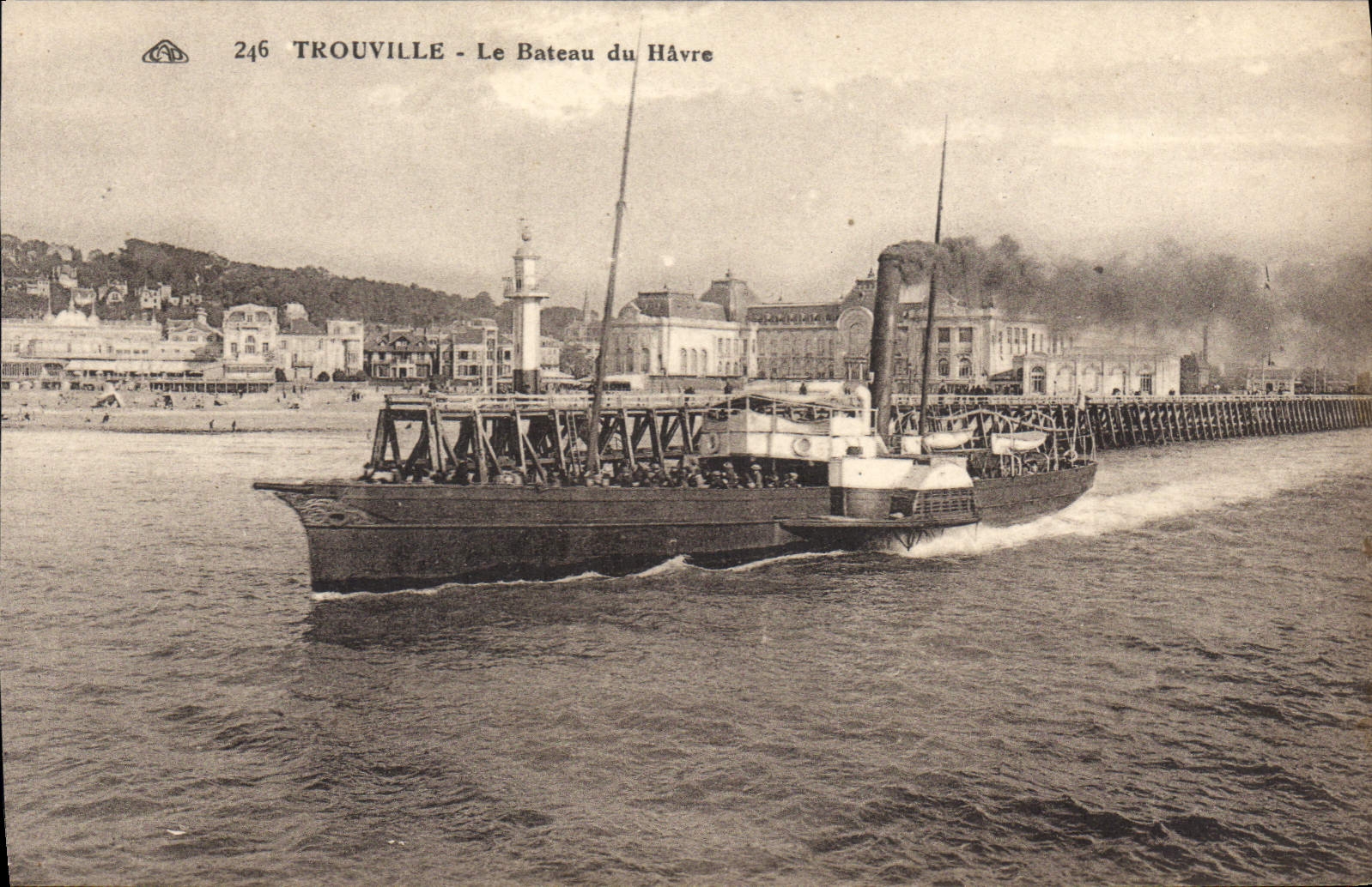 CPA Phare Trouville Le bateau du Havre 