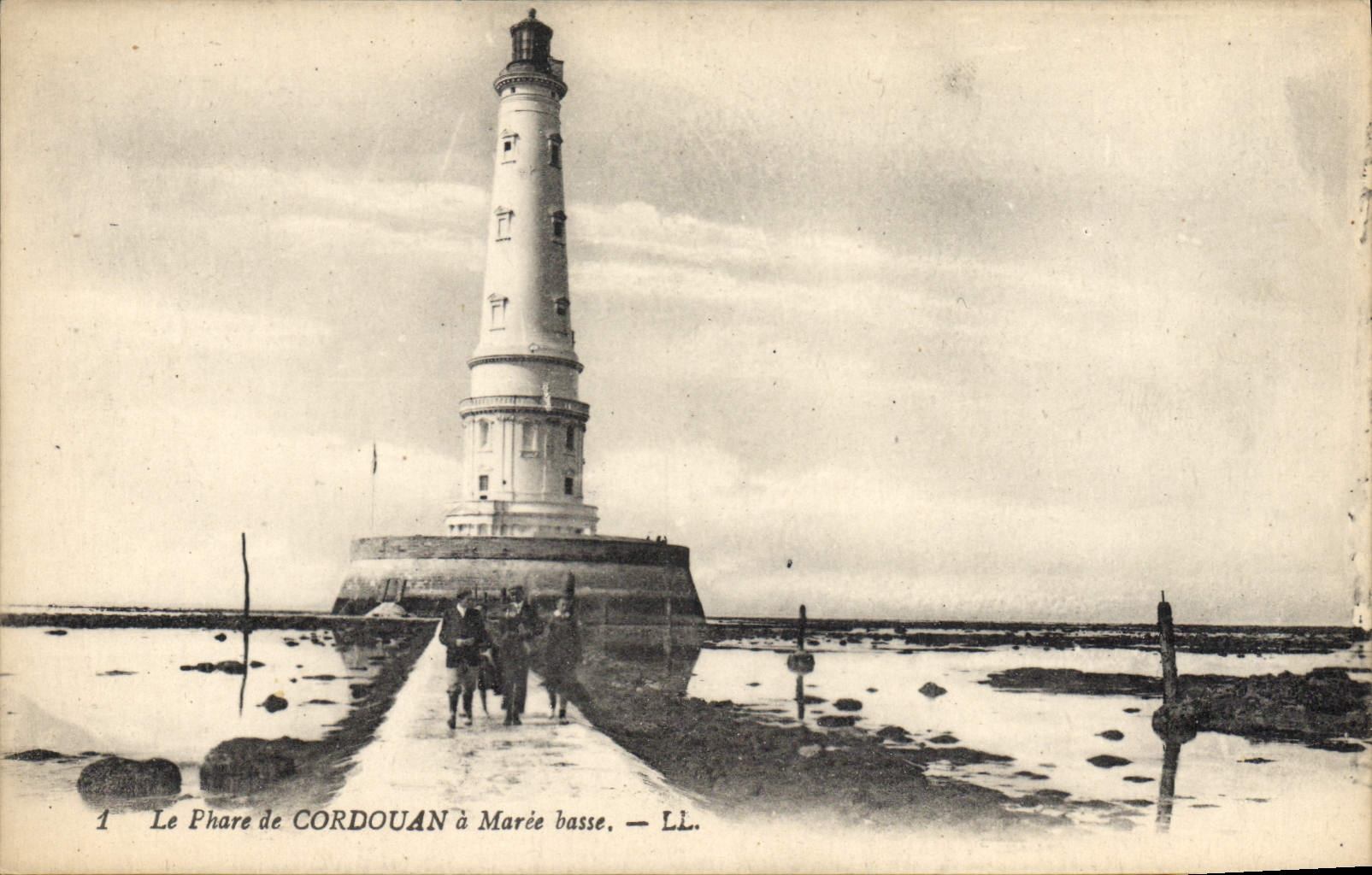CPA Phare de Cordouan a maree basse 