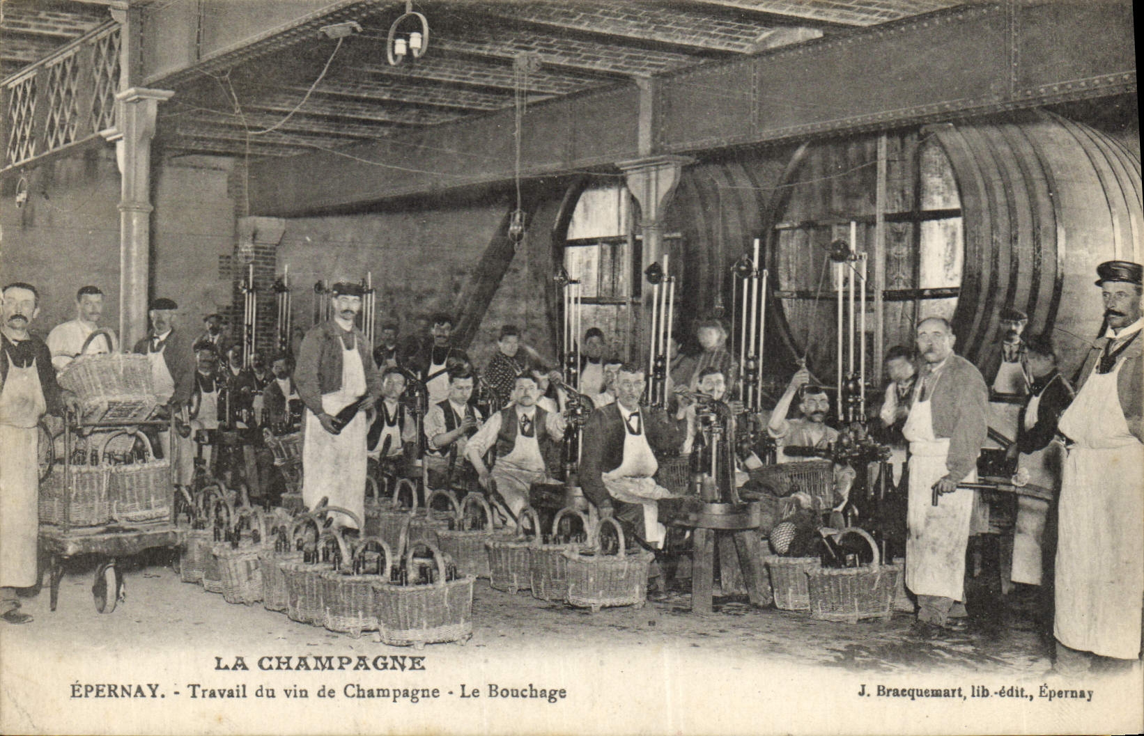 CPA Folklore Vin Vendange Champagne Epernay Travail du vinde Champagne Le bouchage