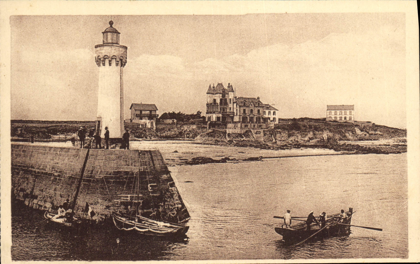 CPA Phare Quiberon Le phare de Port Haliguen et le chateau Villa Saint Hyacinthe 