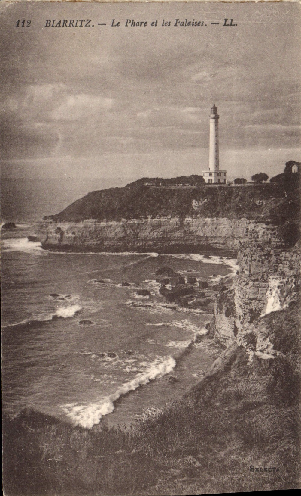 CPA Phare et les falaises Biarritz 