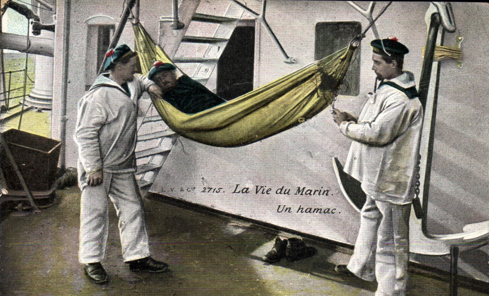 CPA Militaria La vie du Marin Un hamac 