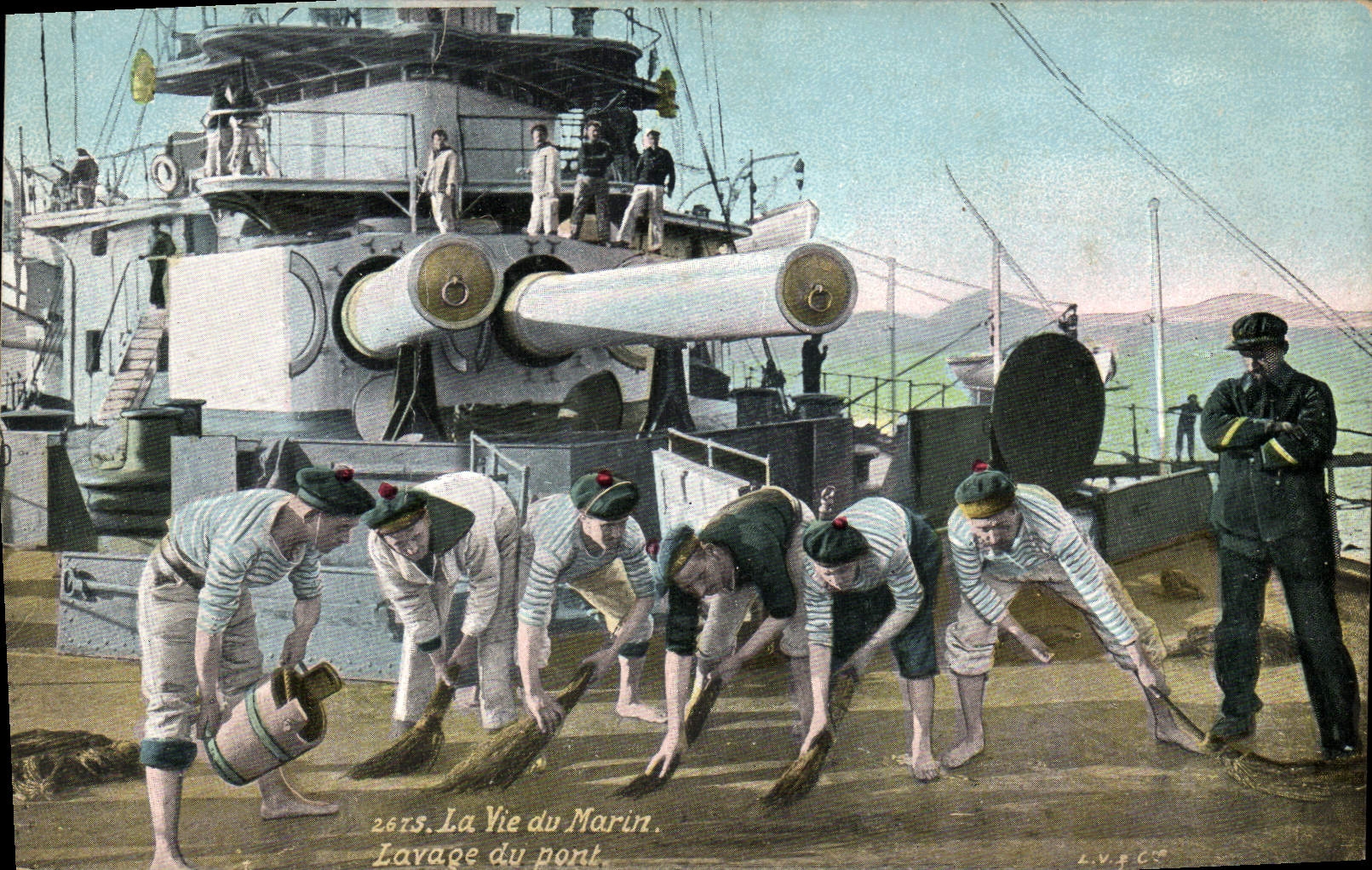 CPA Militaria La vie du Marin Lavage du pont 