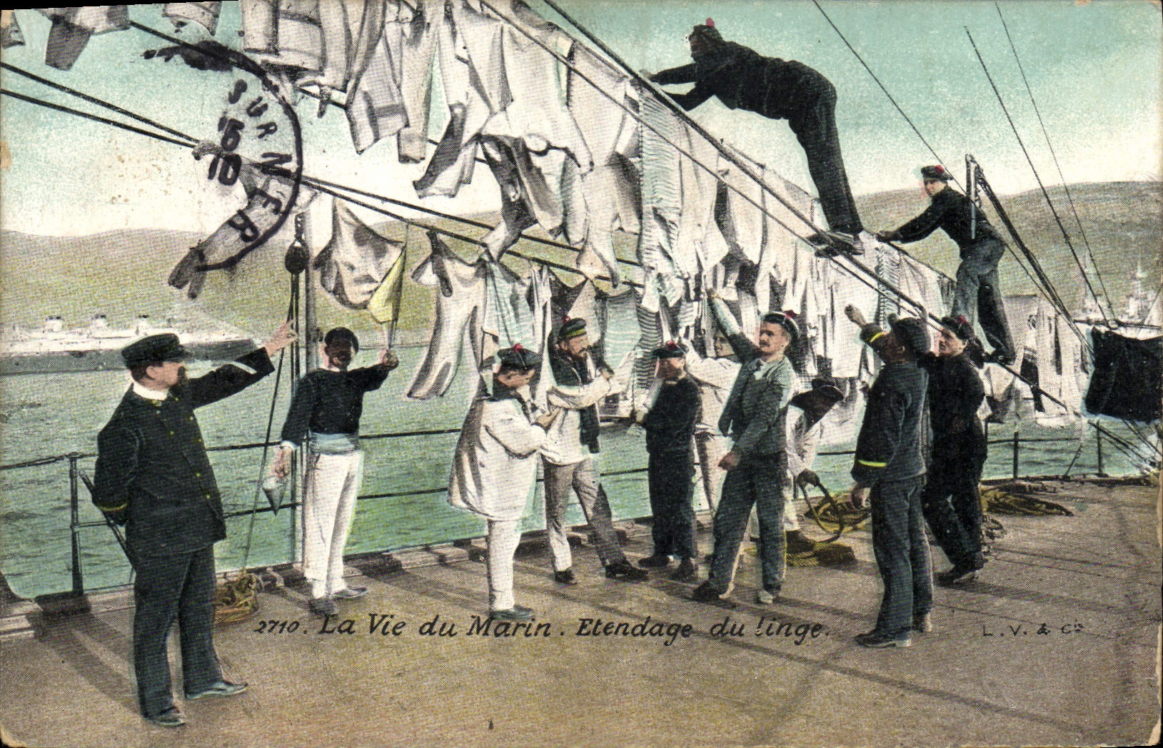 Vintage Postcard Militaria life of the Marine Spreading of the linen