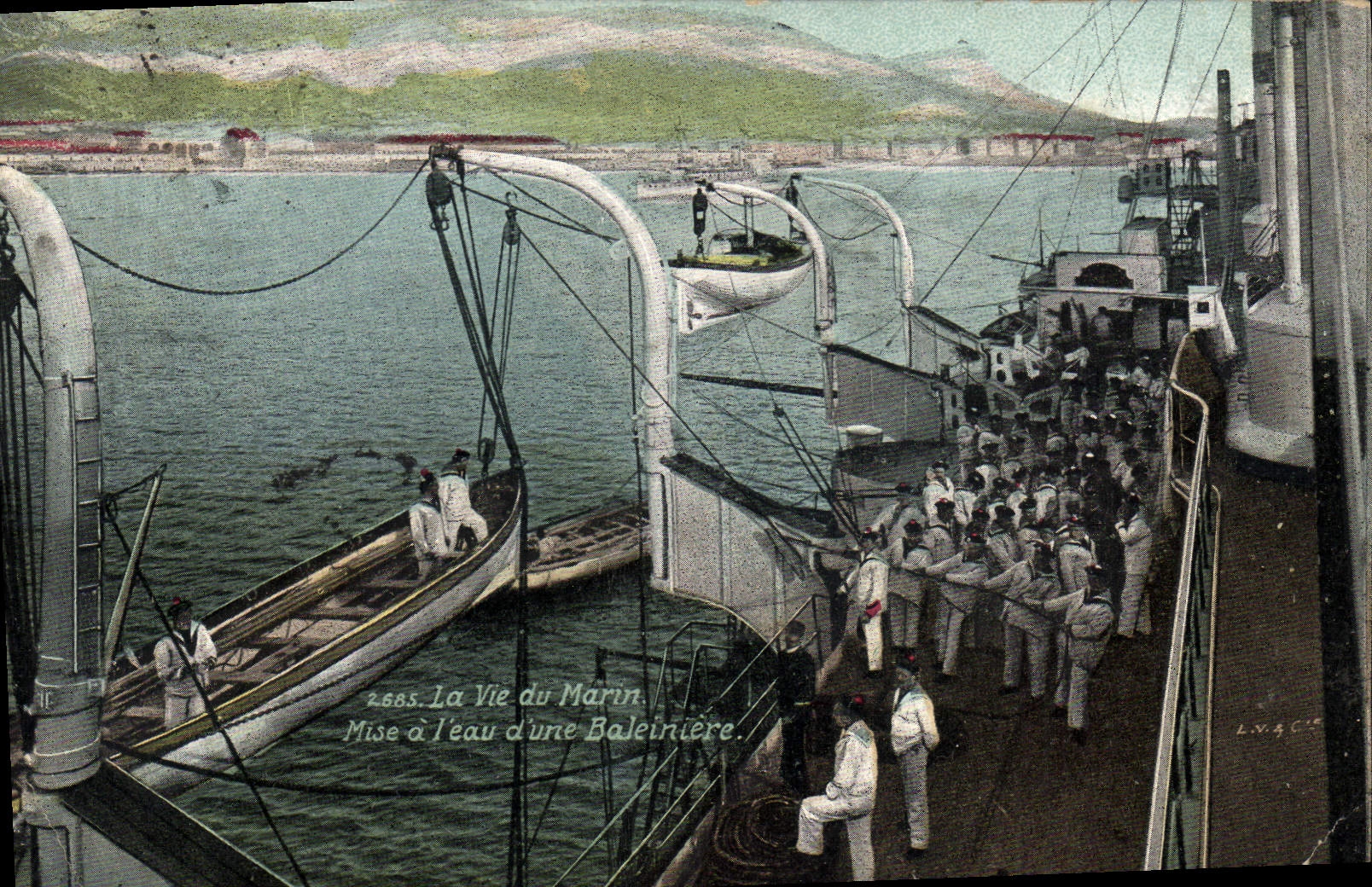 CPA Militaria La vie du Marin Mise a l'eau d'une baleiniere 