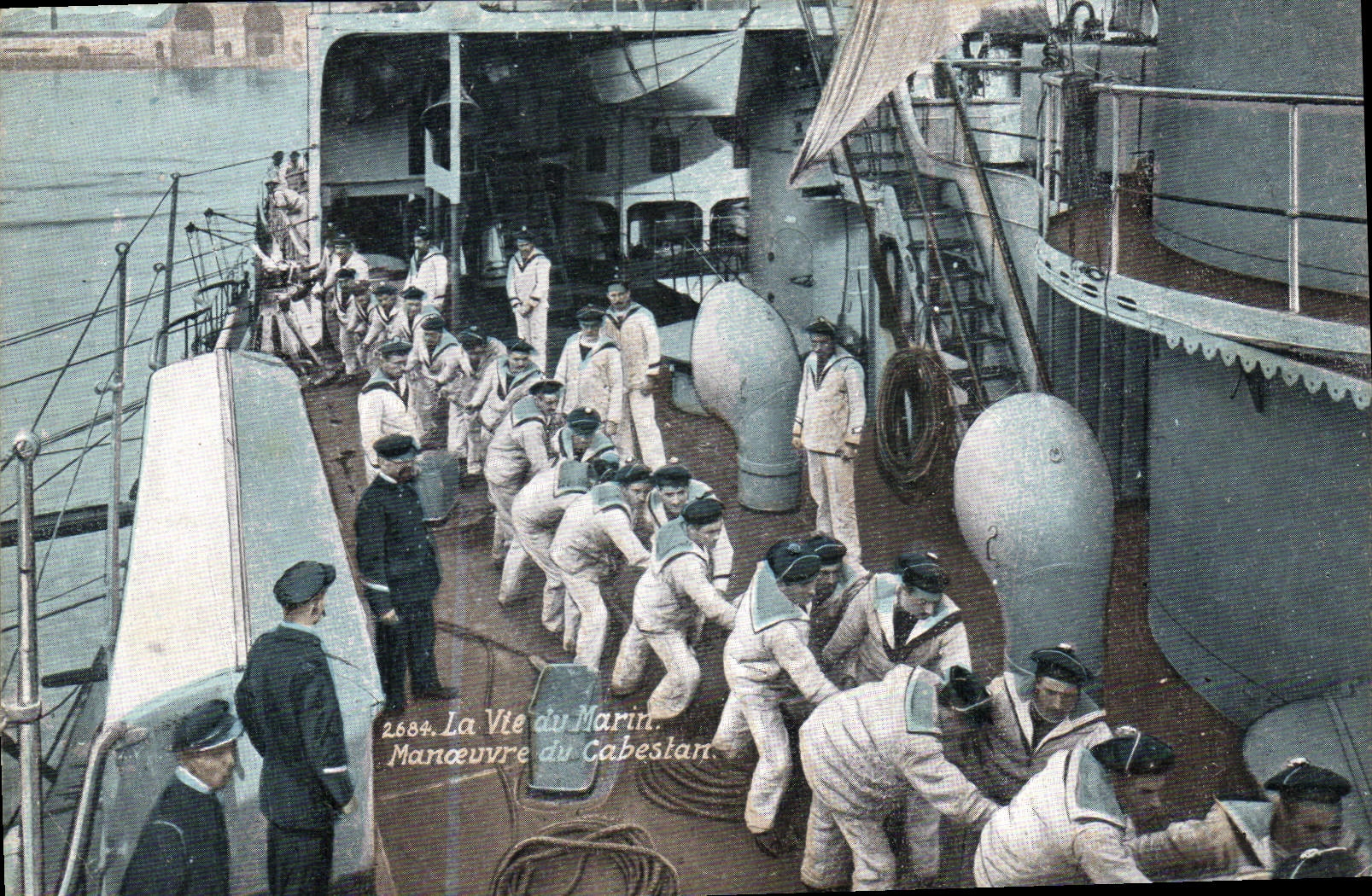 CPA Militaria La vie du Marin Manoeuvres du Cabestan 
