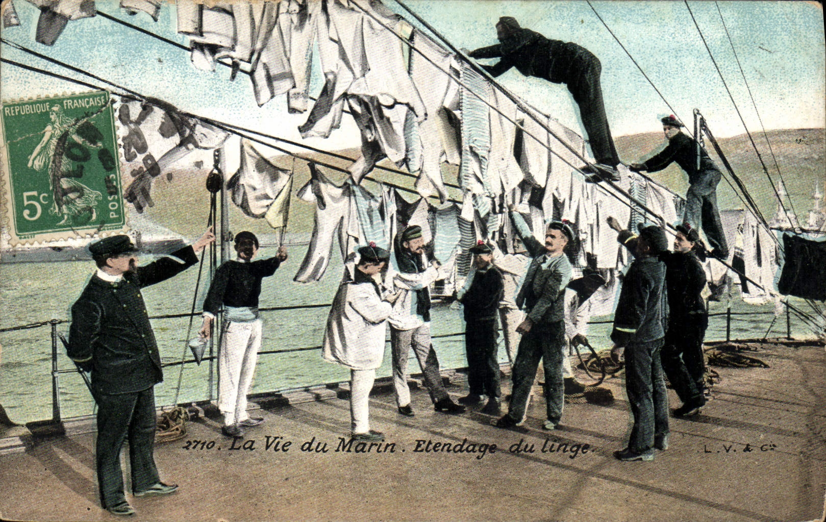 CPA Militaria La vie du Marin Etendage du linge 