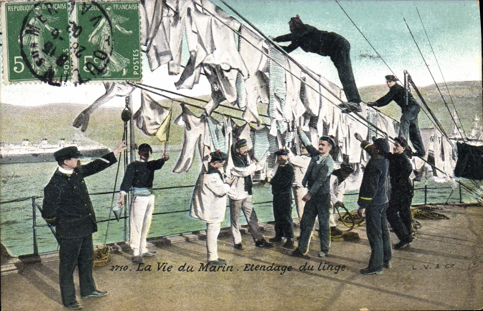 CPA Militaria La vie du Marin Etendage du linge 
