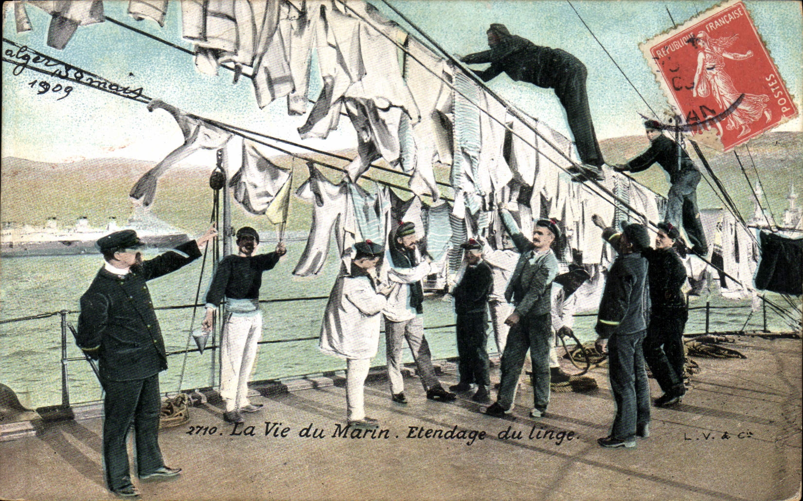CPA Militaria La vie du Marin Etendage du linge 