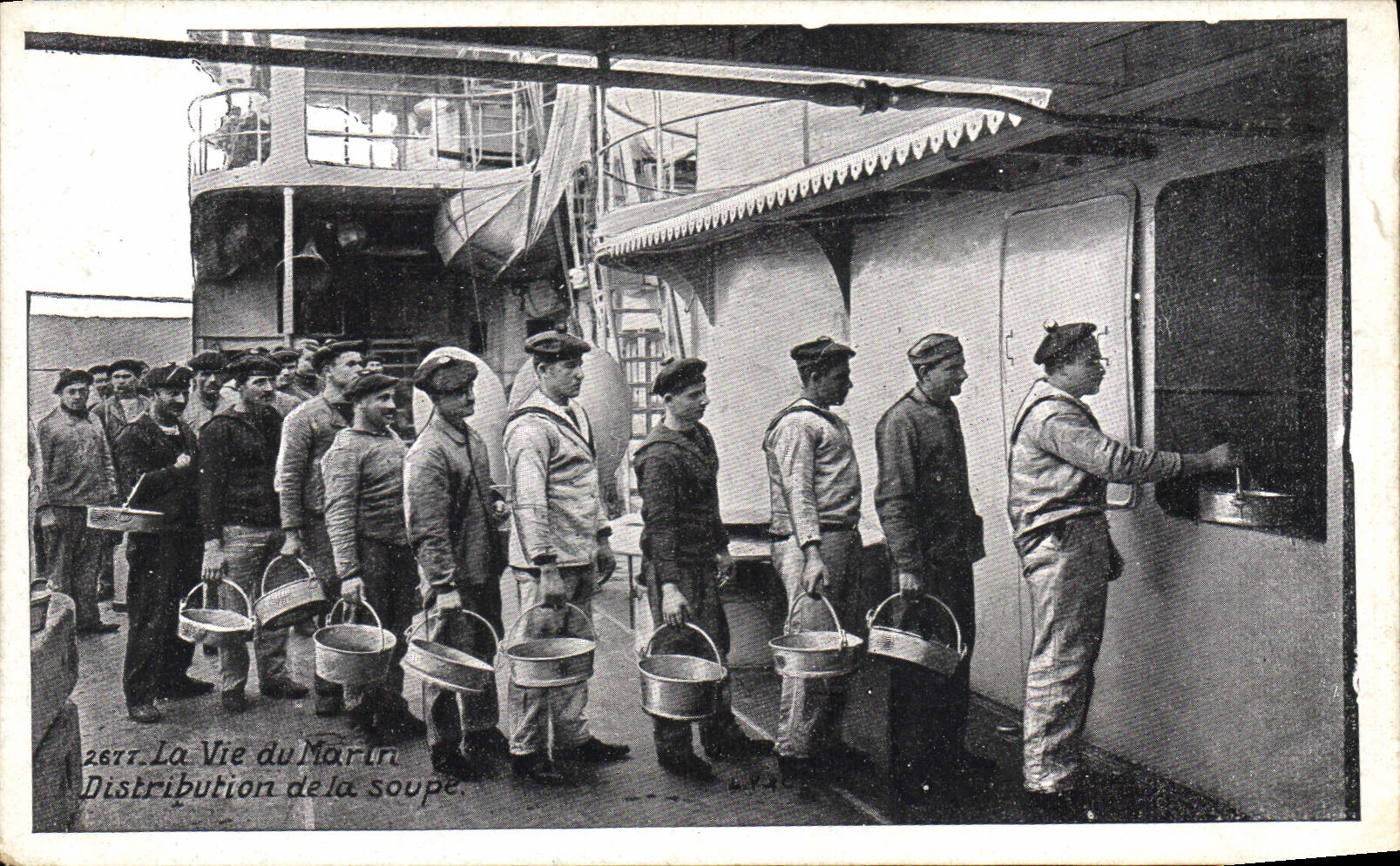 CPA Militaria La vie du Marin Distribution de la soupe 