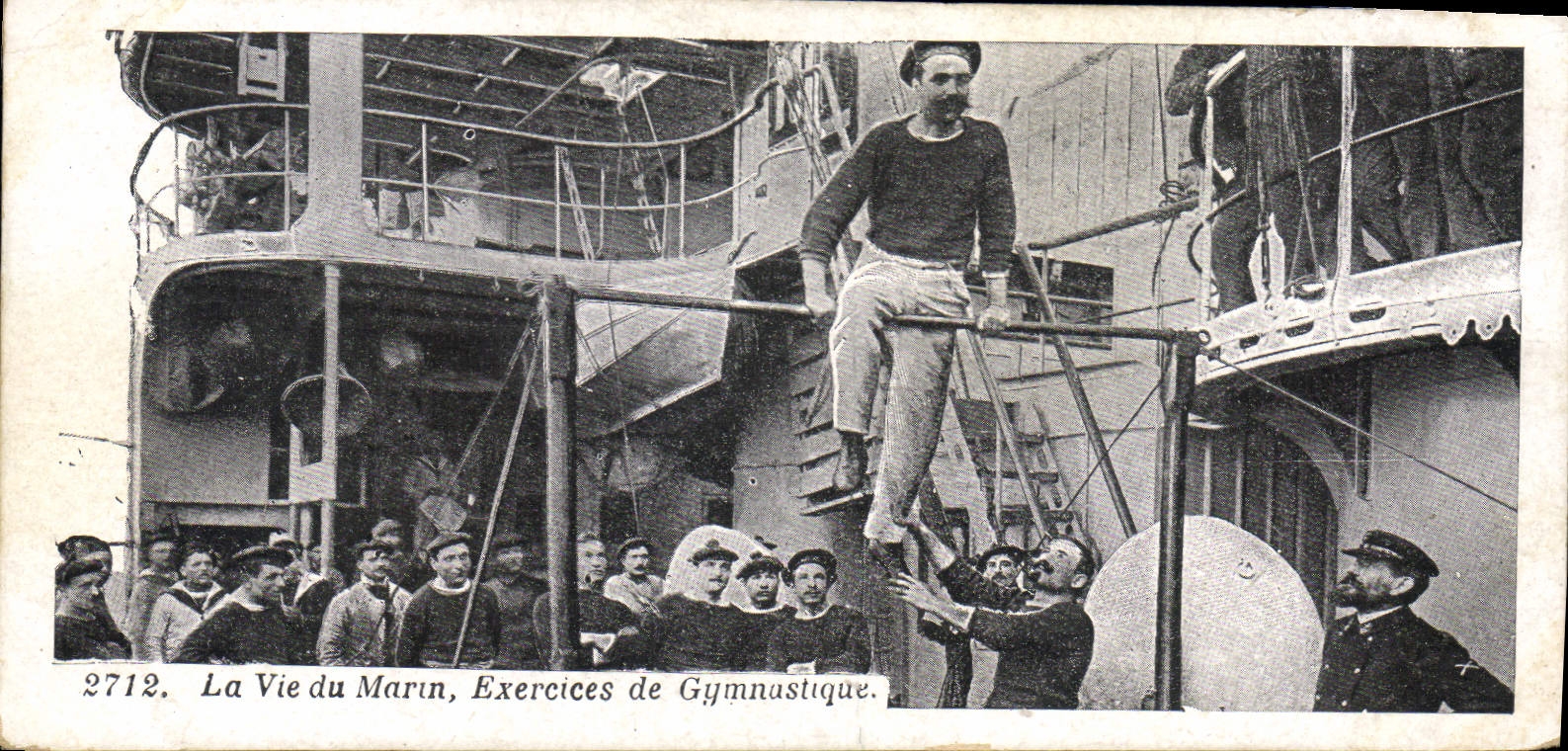 CPA Militaria La vie du Marin Exercices de gymnastique 