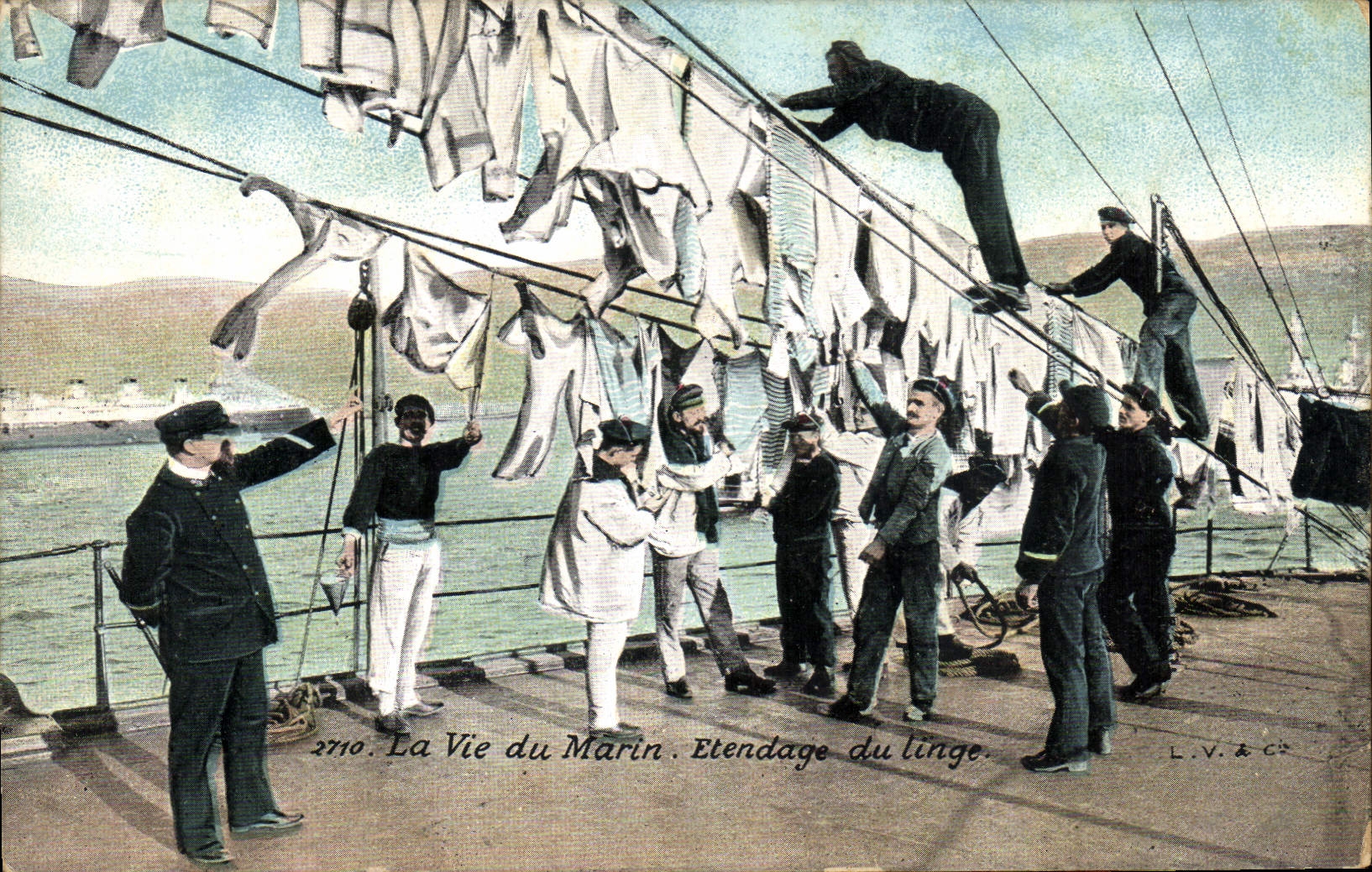 CPA Militaria La vie du Marin Etendage du linge 