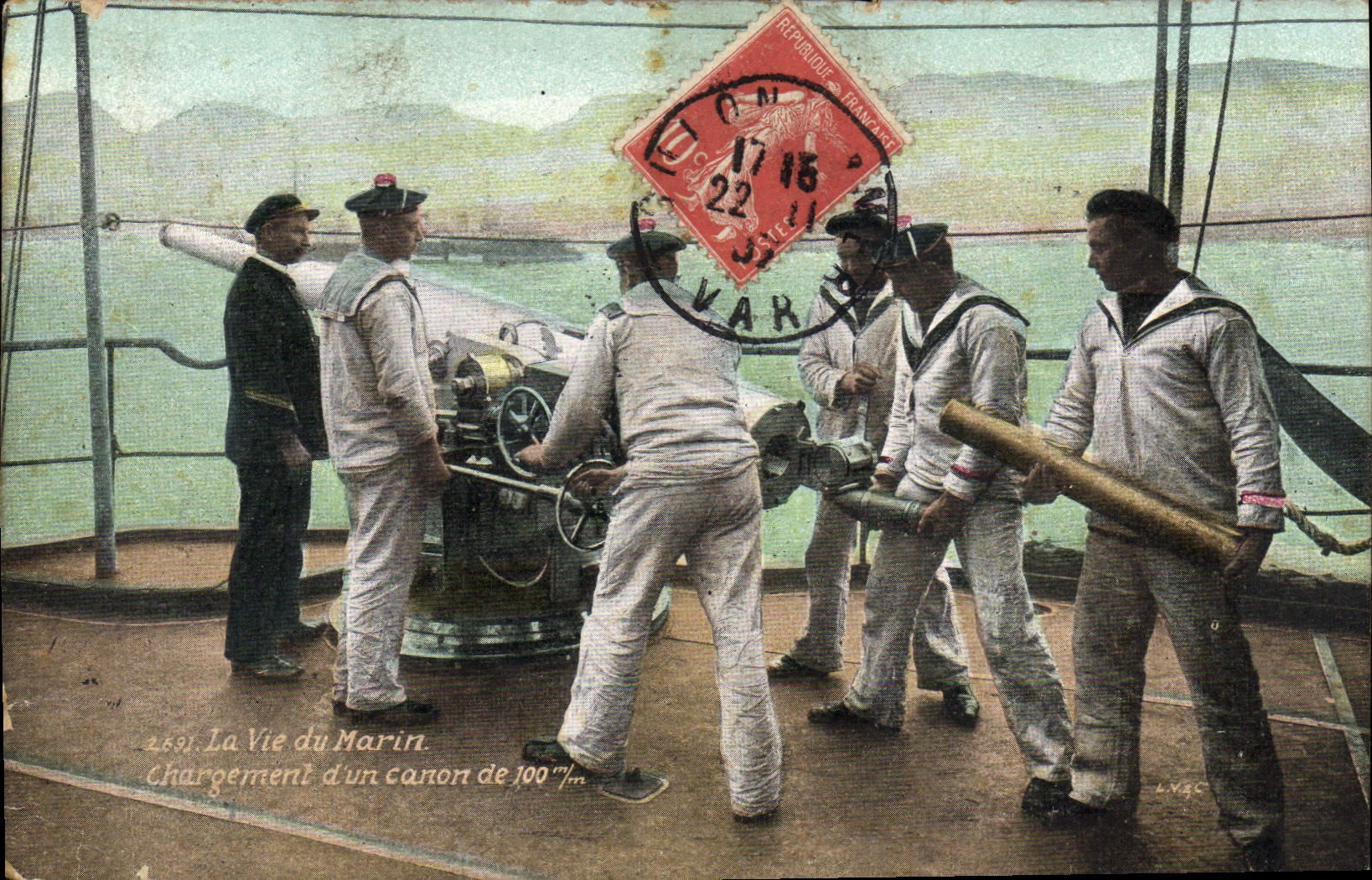 Postal Militaria la vida del Marin Cargamento de un cañón de 100mm