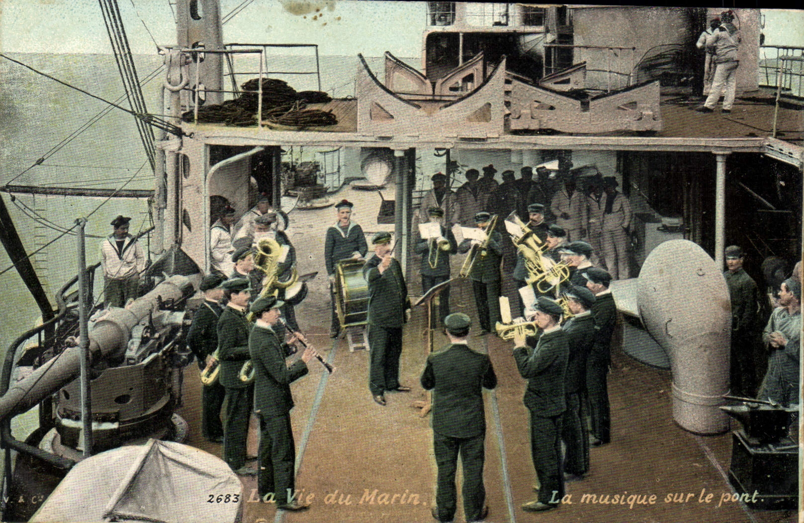 CPA Militaria La vie du Marin La musique sur le pont 