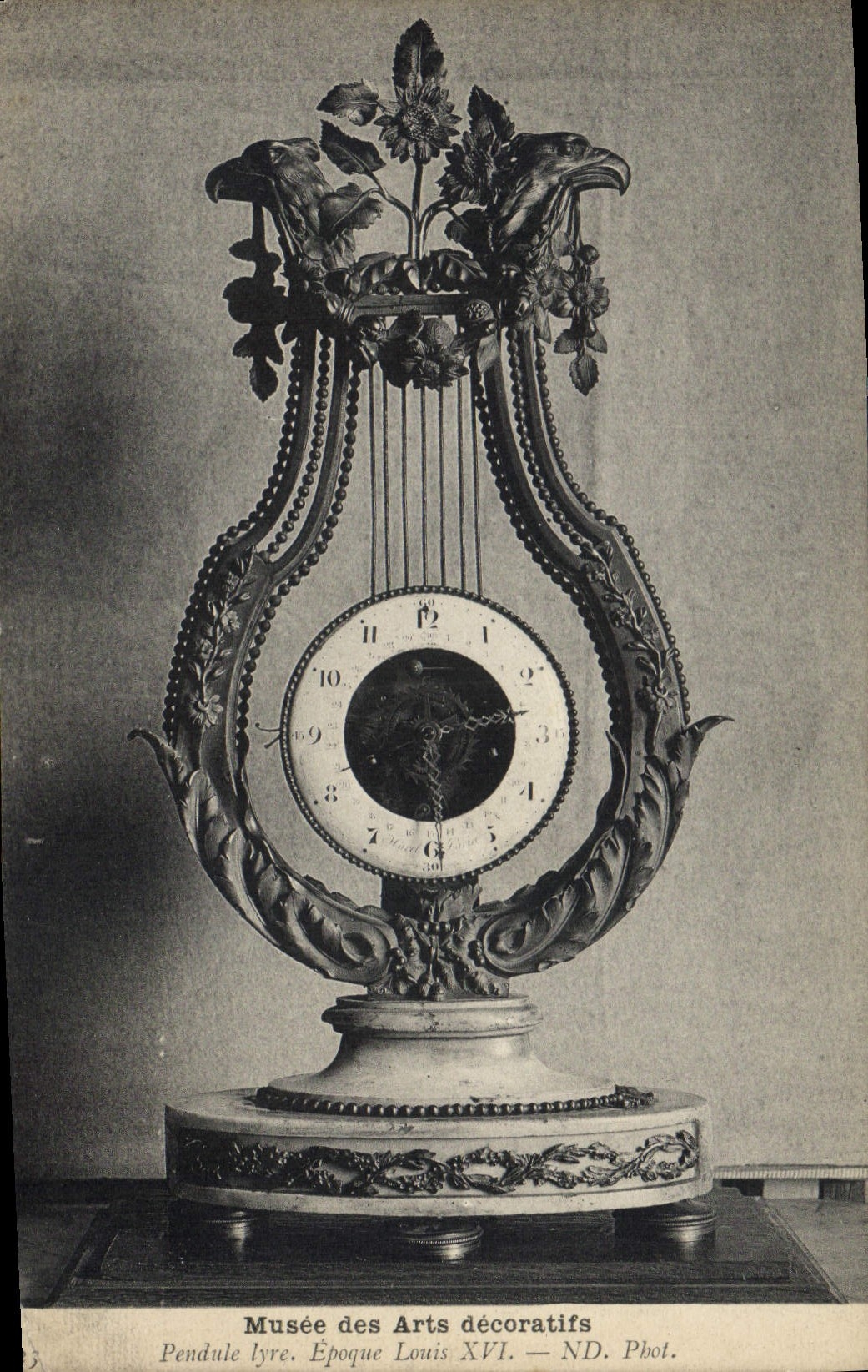 CPA Musee des Arts Decoratifs Pendule Lyre Epoque Louis XVI 