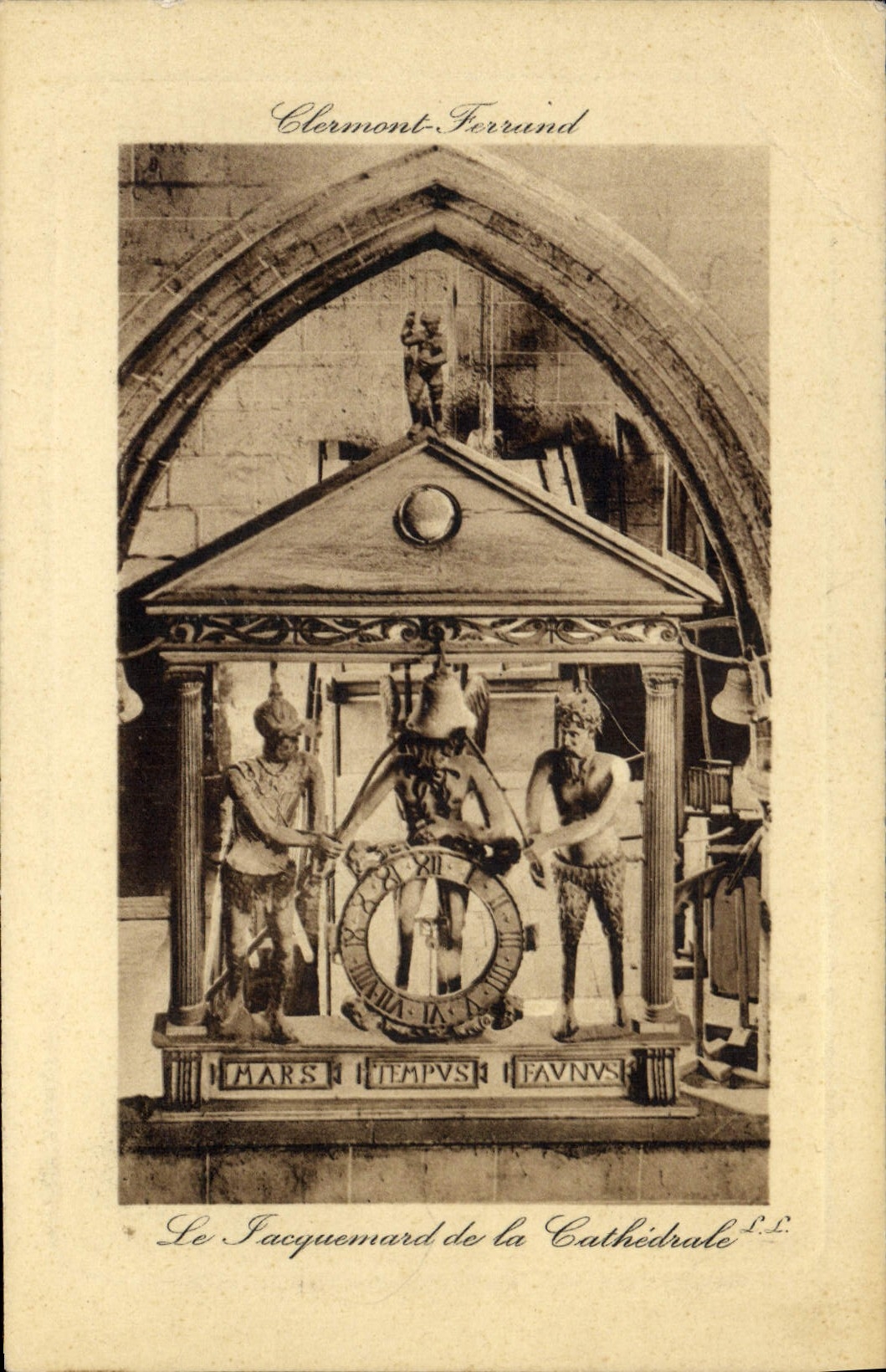 Postal Reloj Clermont Ferrand el Jacquemart de la catedral
