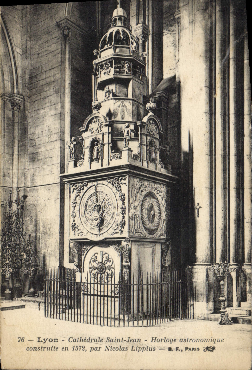 CPA Horloge astronomique Lyon Cathedrale St Jean
