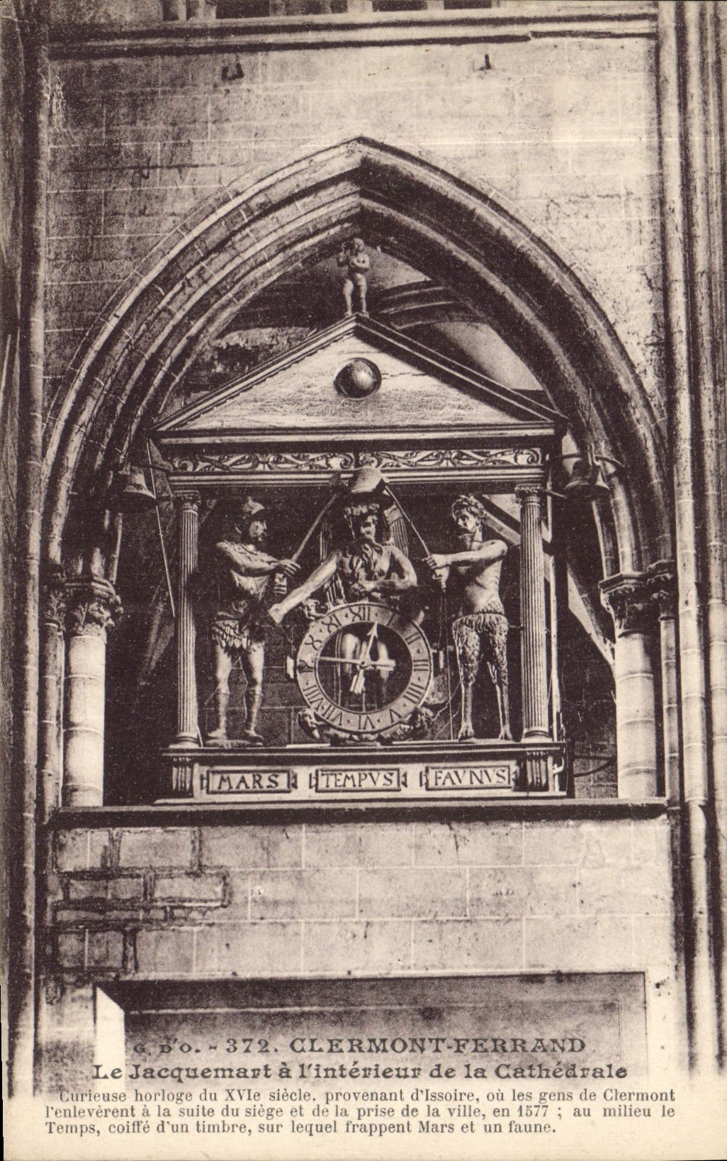 CPA Horloge Clermont Ferrand Le Jacquemart a l'interieur de la cathedrale